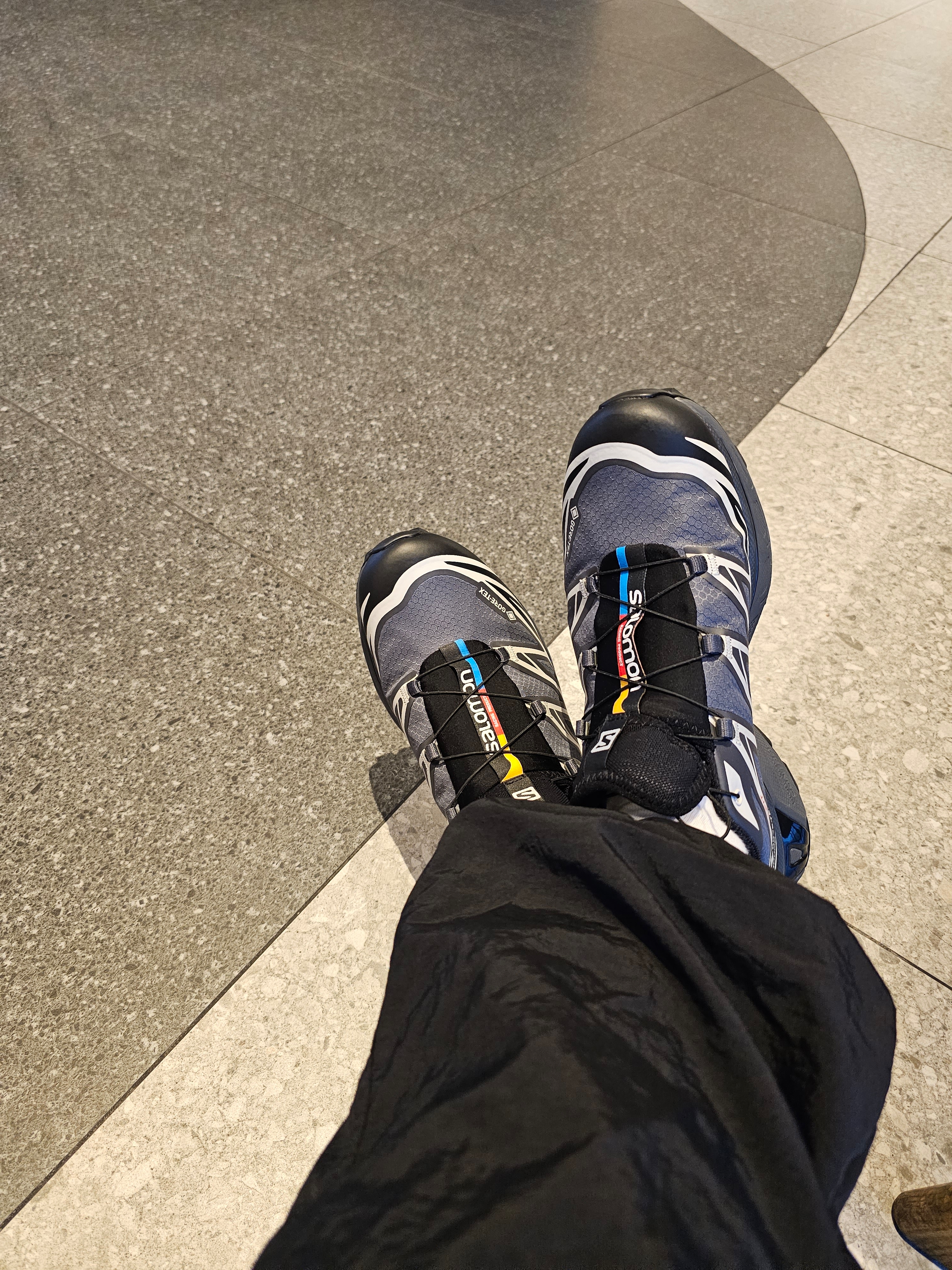 Salomon XT-6 Gore-Tex Black Ebony 착용 스타일 - 2