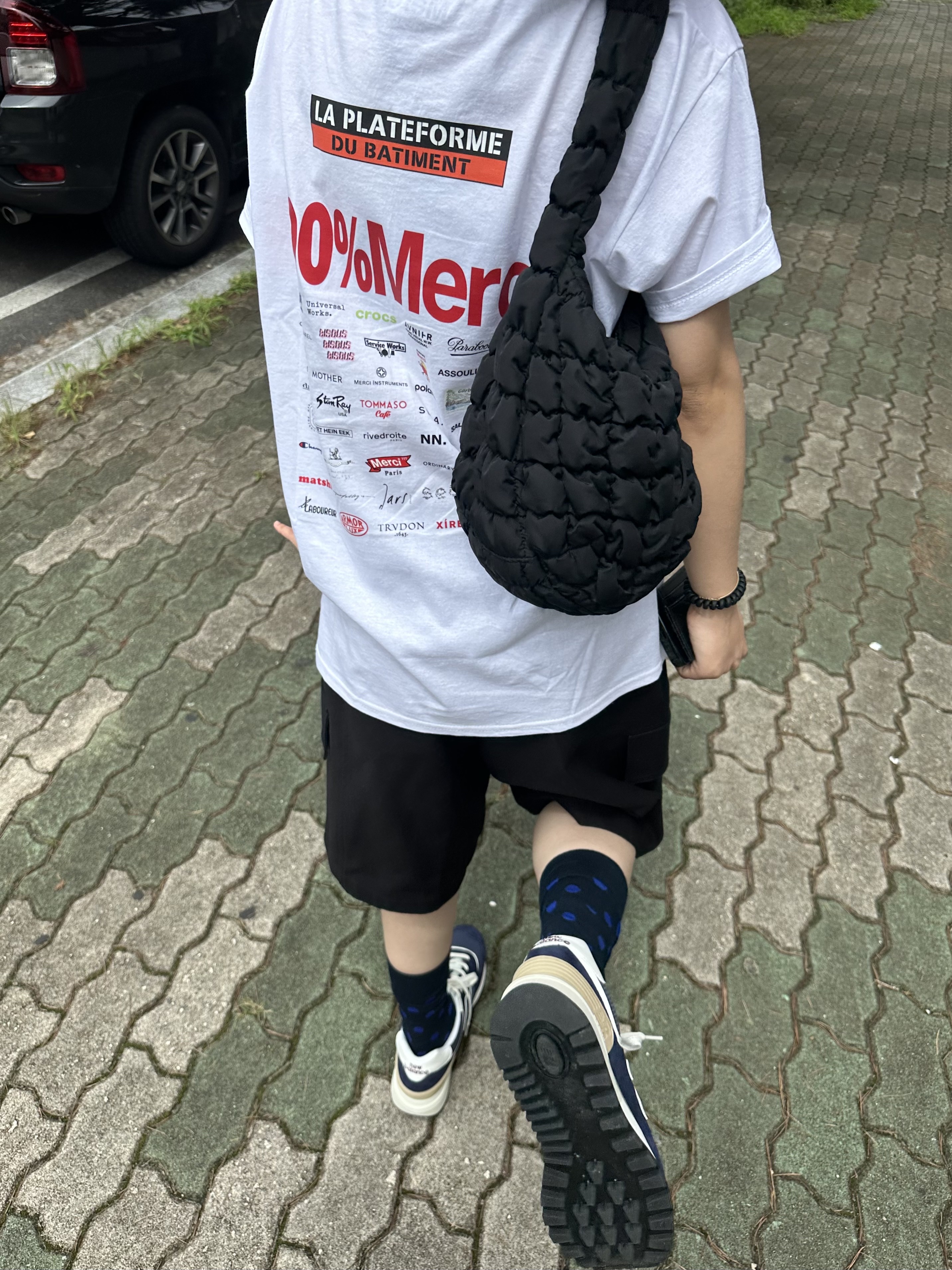 New Balance 574 Legacy Navy, COS Quilted Mini Bag Black 착용 스타일 - 1