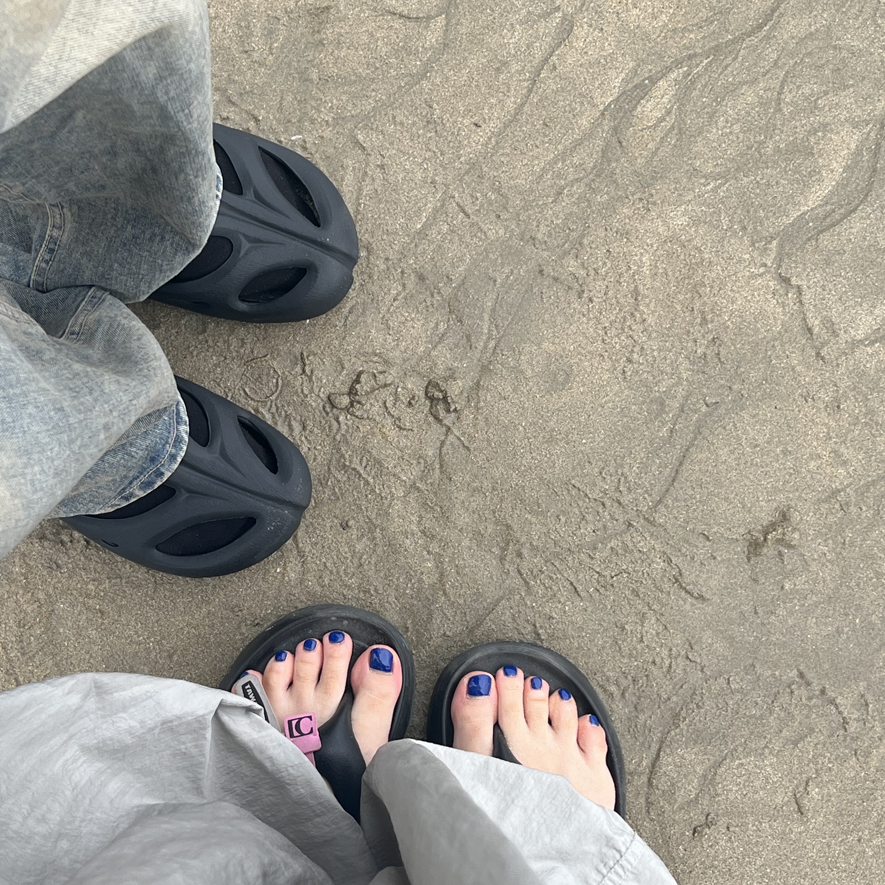Keen Shanti Black Dawn Blue, Taw&Toe x Low Classic Platform Flip Flop Black 착용 스타일