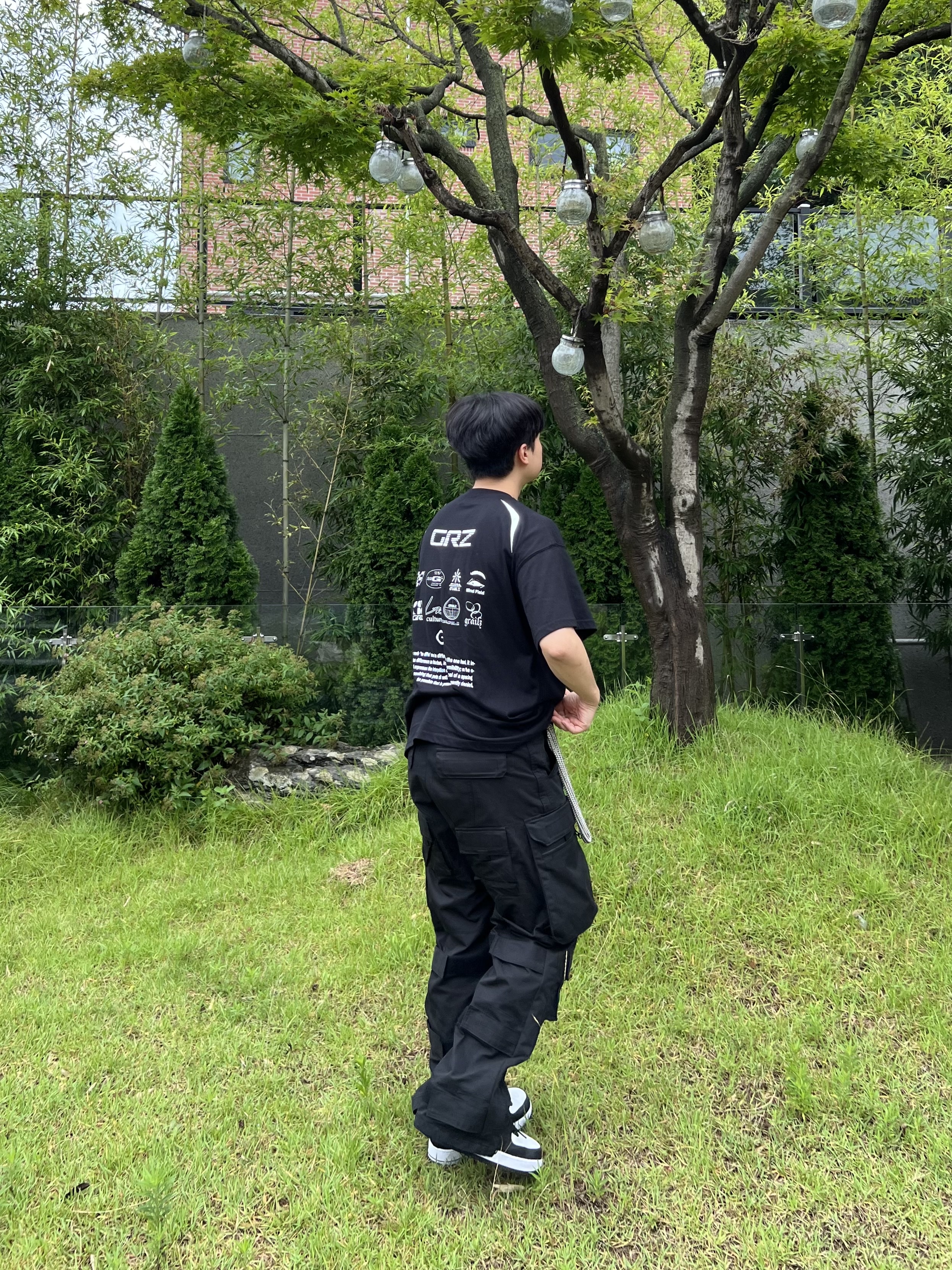 Project G/R Oversized Football Jersey Black, Project G/R Tactical Cargo Pants Black 착용 스타일 - 5