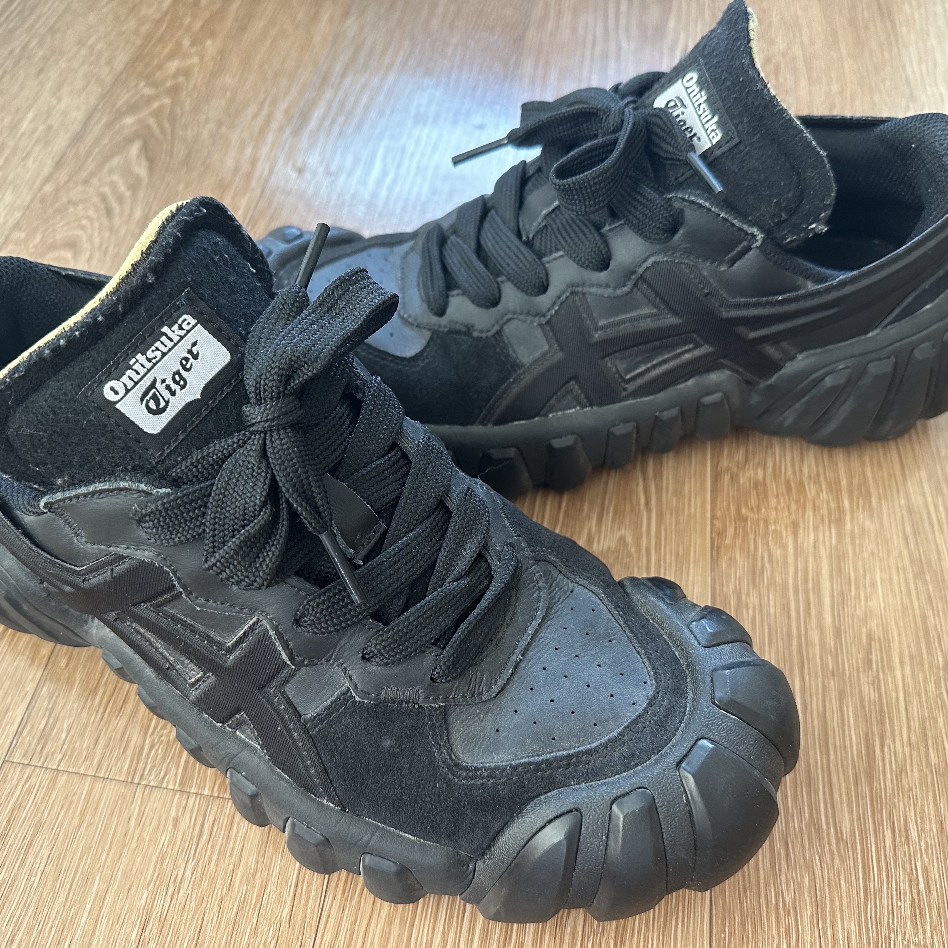 Onitsuka Tiger Dentigre LS Black 착용 스타일 - 2