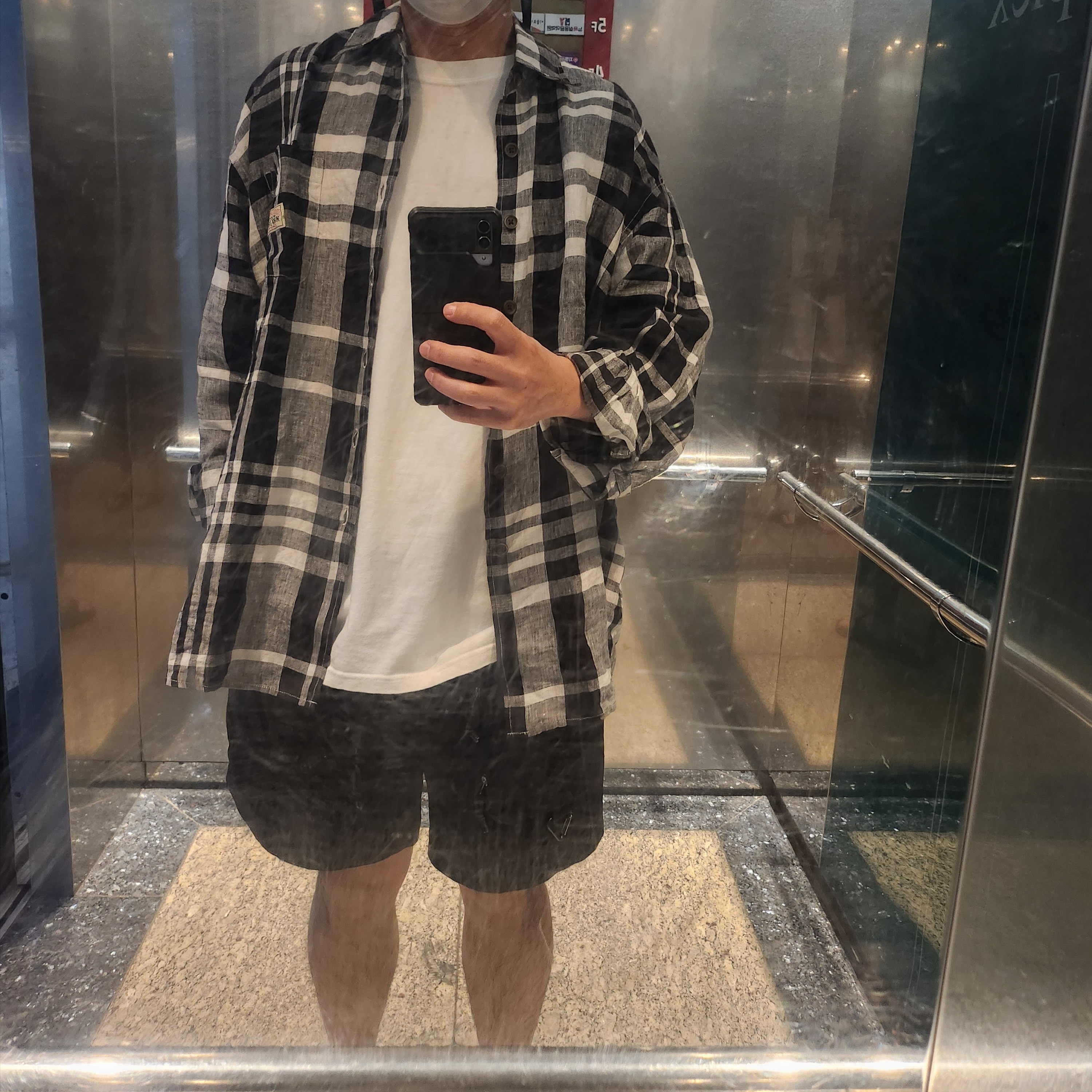 Stussy x Our Legacy Work Shop Borrowed Shirt Bold Check Linen, Stone Island 99576 Nylon Metal 6-Panel Cap Black 착용 스타일 - 2