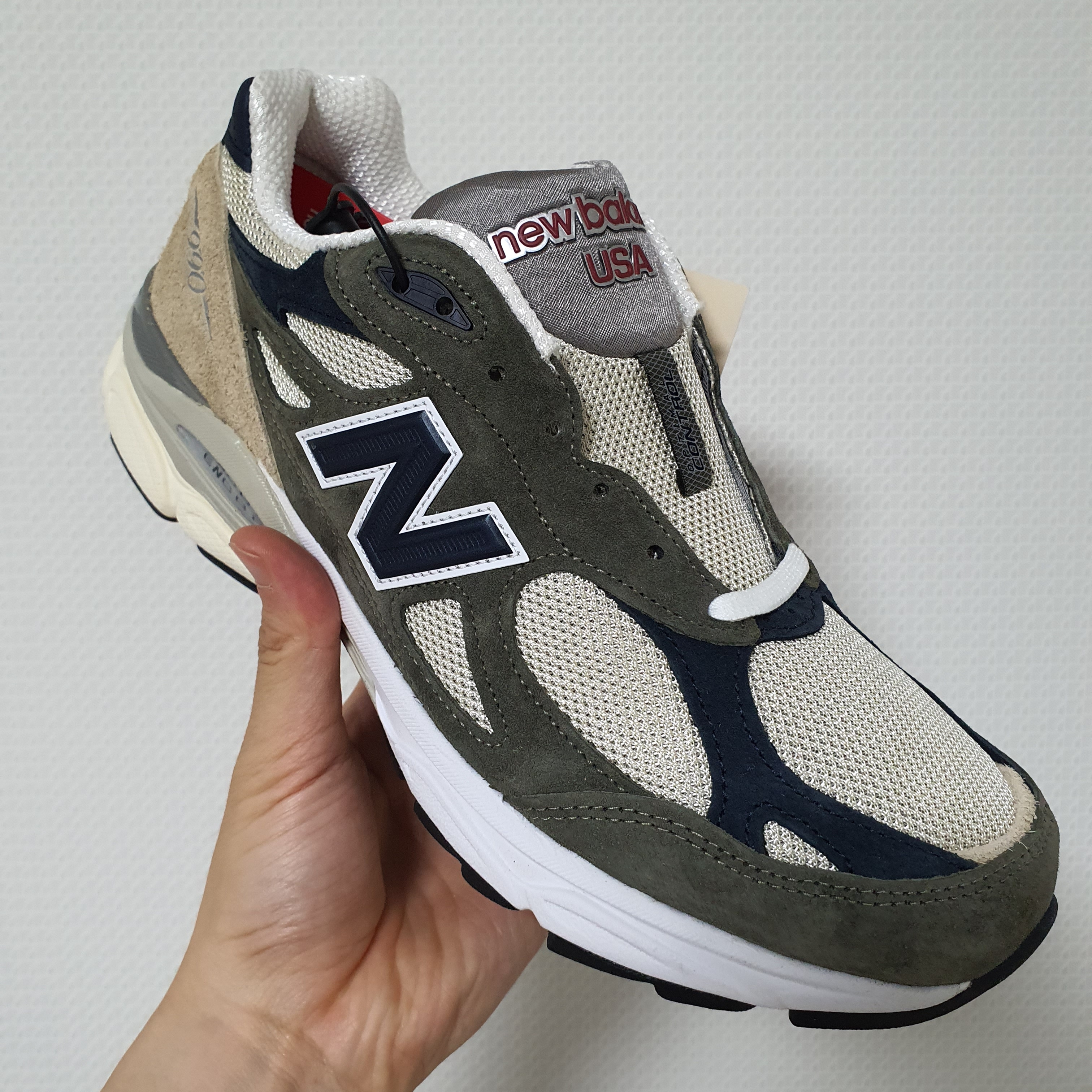 New Balance 990v3 Made in USA Olive 착용 스타일