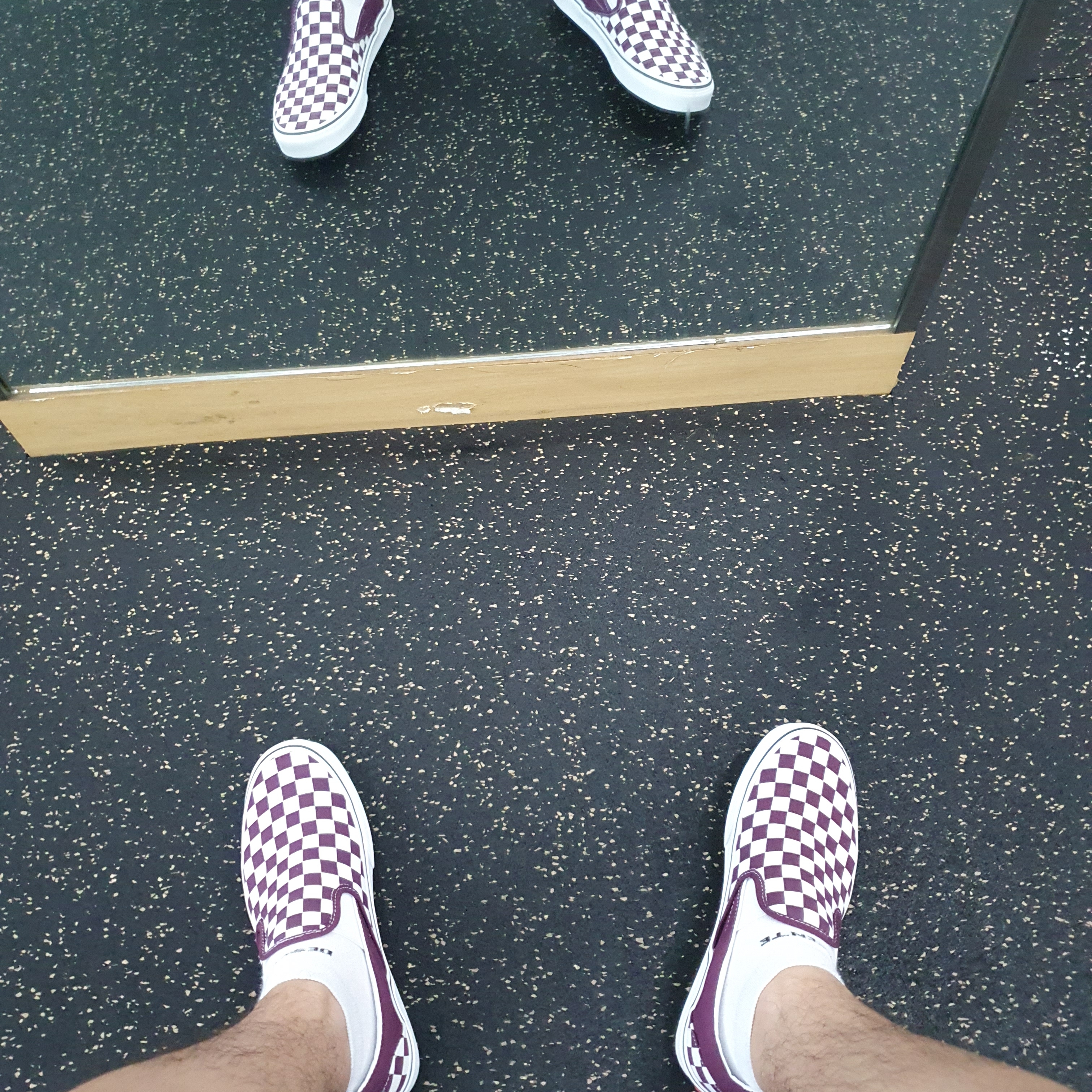 Vans Classic Slip-On Checkerboard Grape Wine True White 착용 스타일