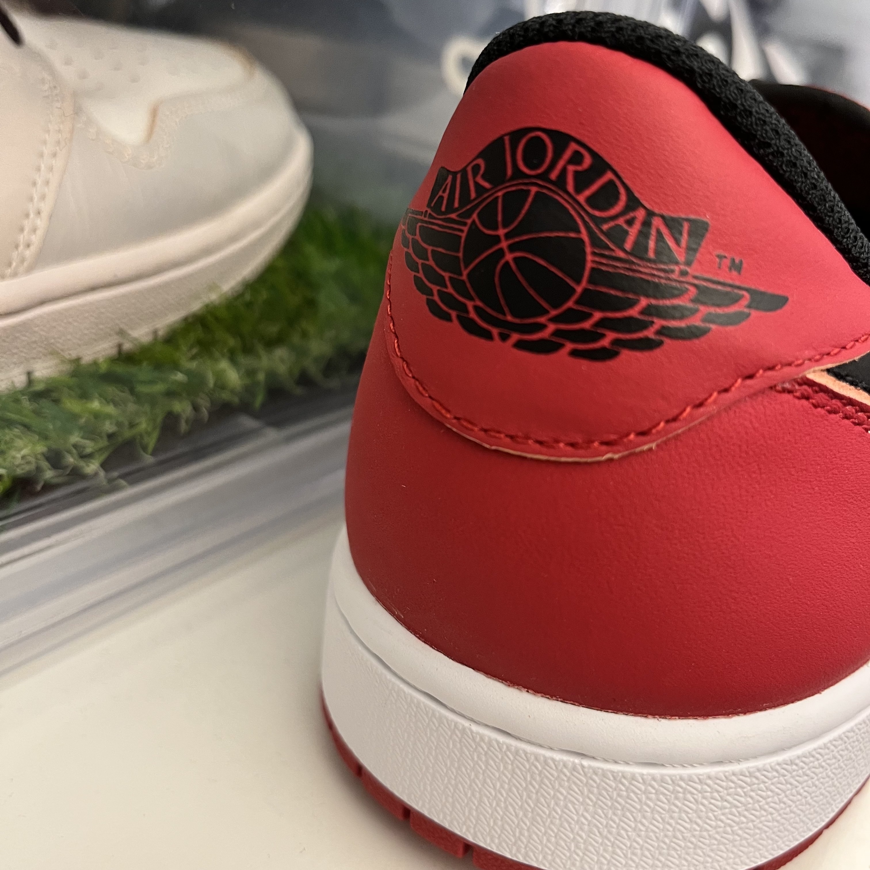 Jordan 1 Retro Low OG Black Toe 착용 스타일 - 1