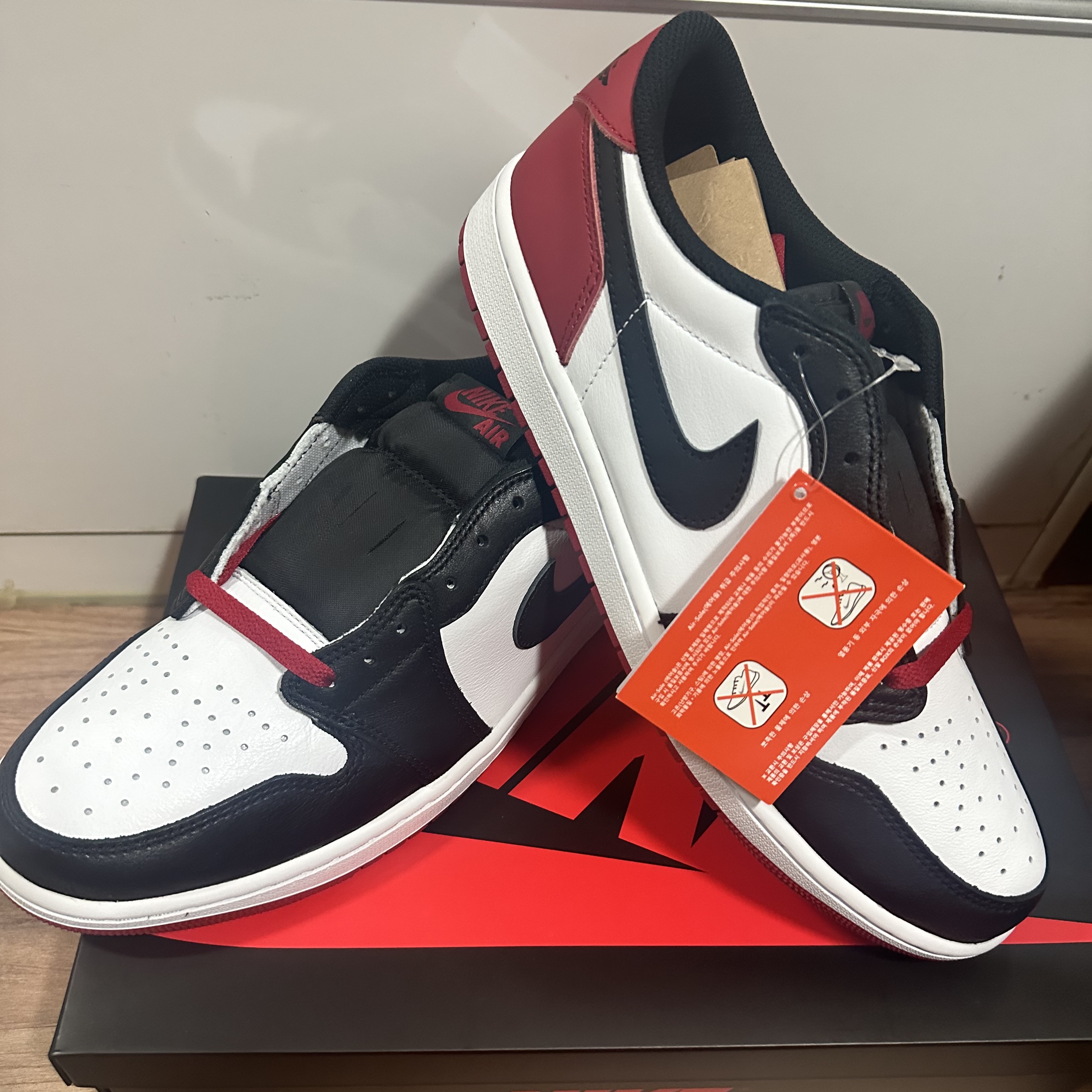 Jordan 1 Retro Low OG Black Toe 착용 스타일 - 3