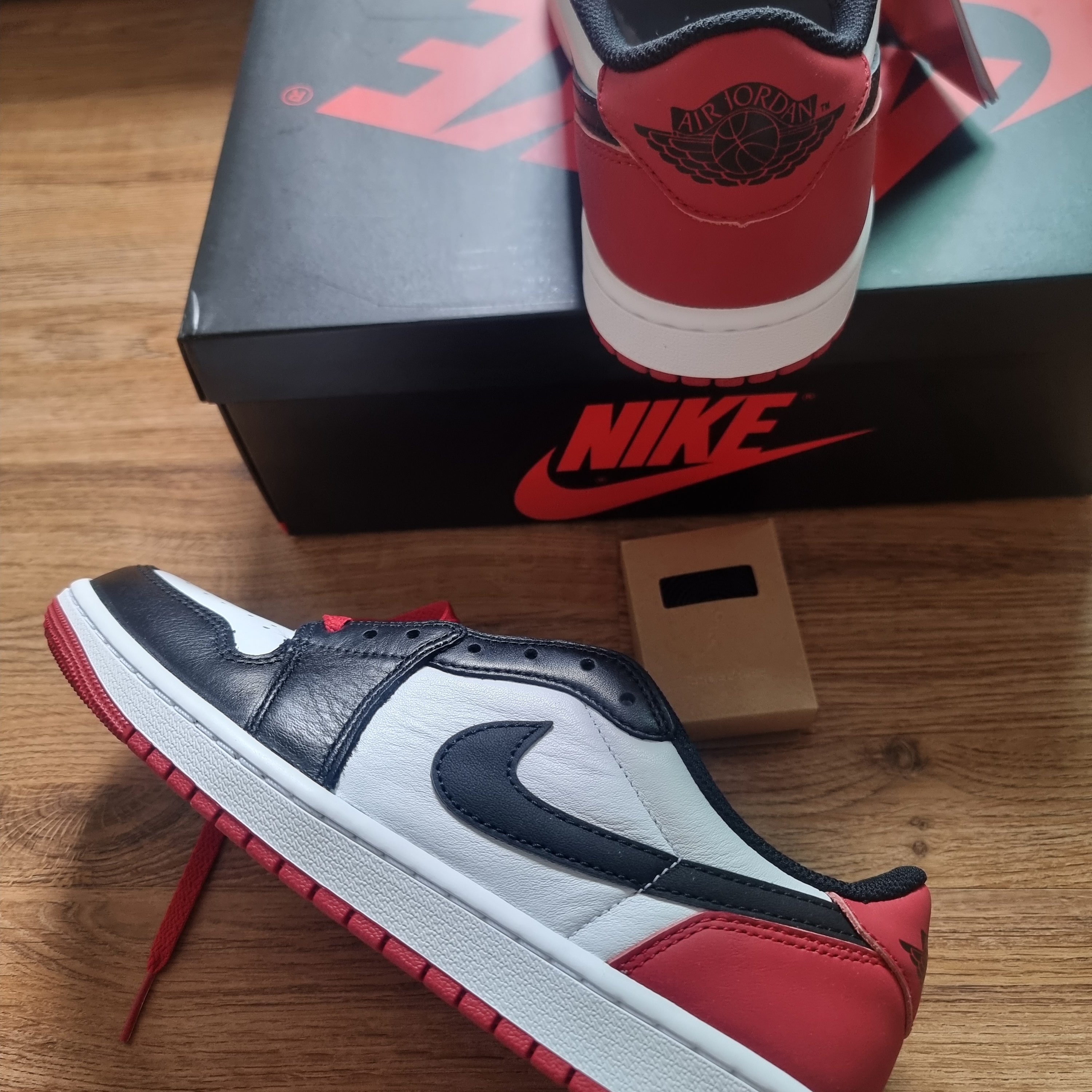Jordan 1 Retro Low OG Black Toe 착용 스타일 - 1