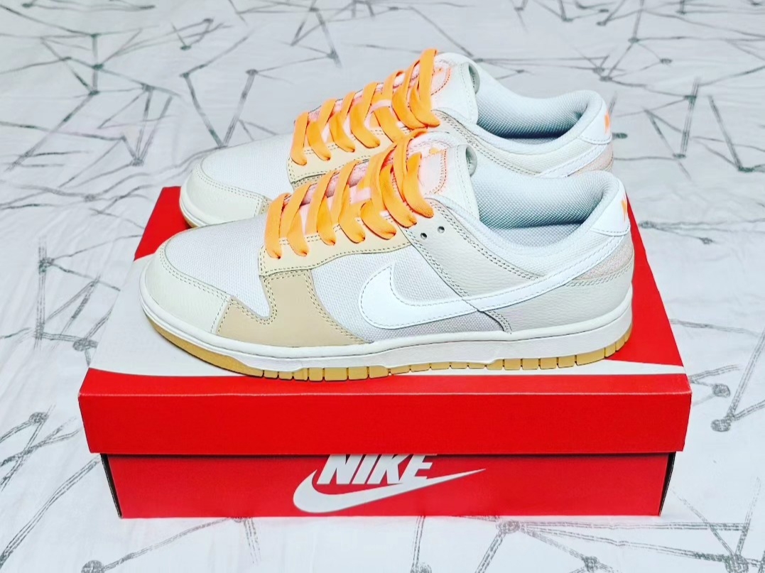 Nike Dunk Low SE Pale Vanilla and Sail 착용 스타일 - 2