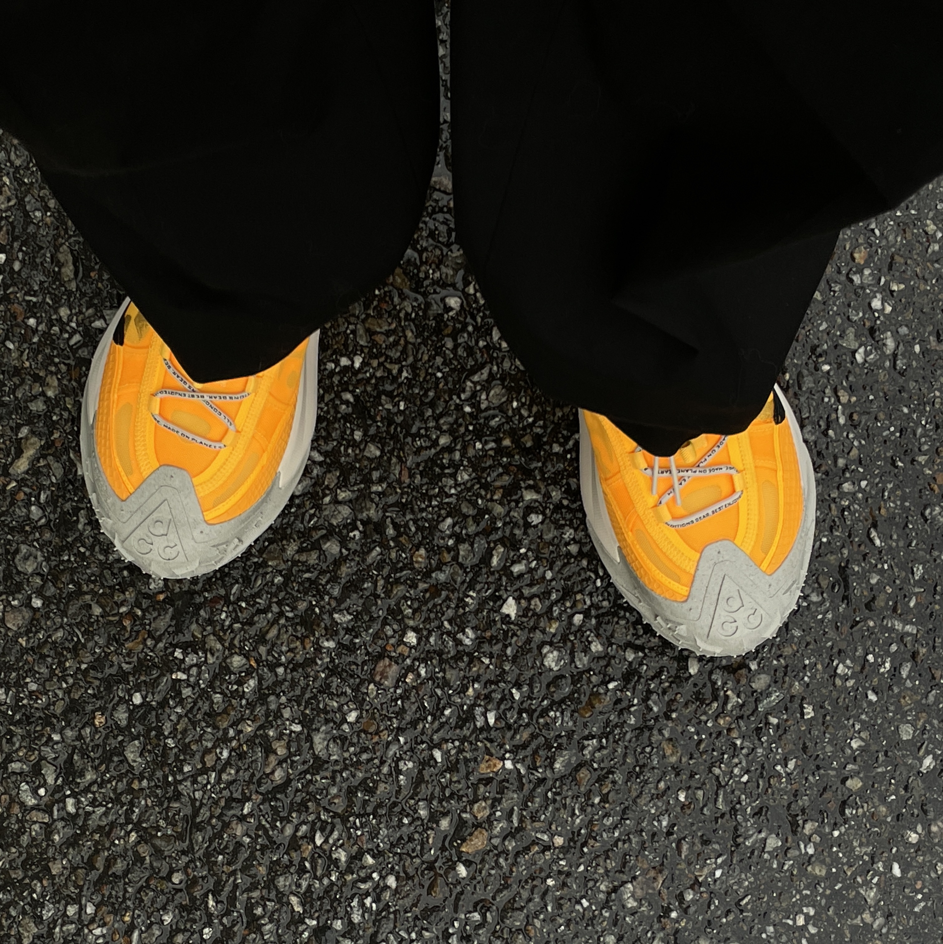 Nike ACG Mountain Fly 2 Low Laser Orange 착용 스타일 - 2