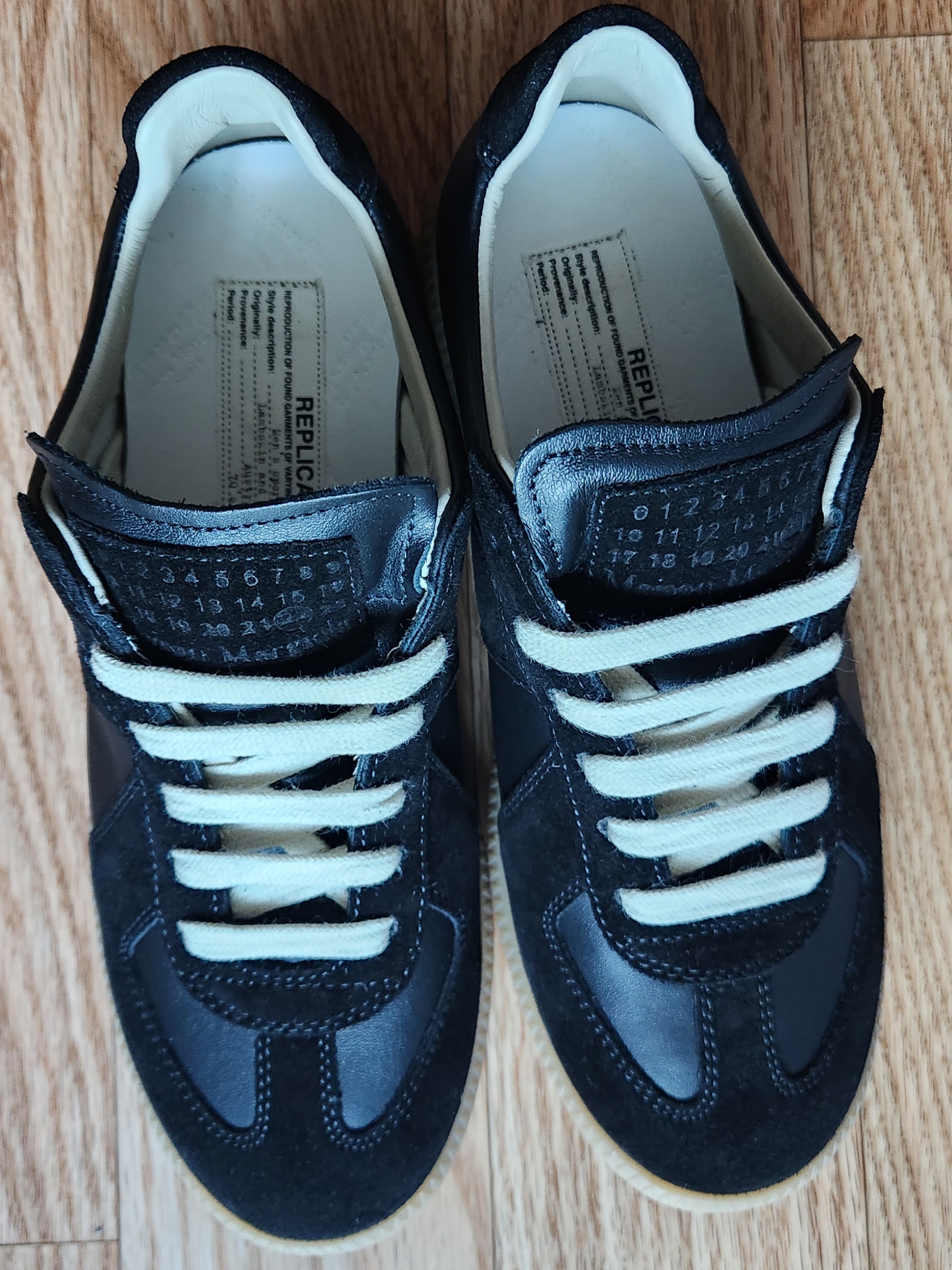 (W) Maison Margiela Calfskin Replica Sneakers Black 착용 스타일