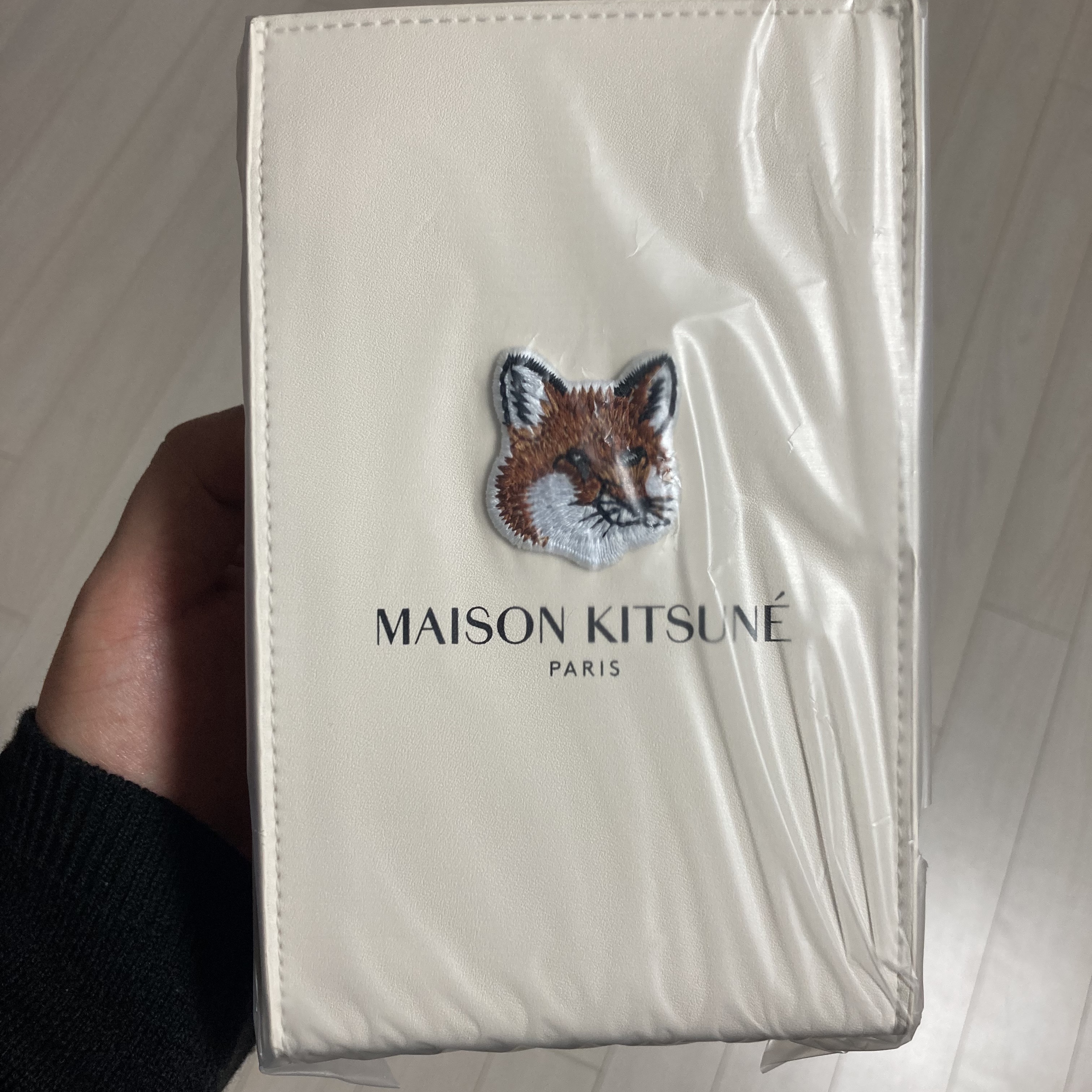 Maison Kitsune x Laneige Crossbody Bag 착용 스타일