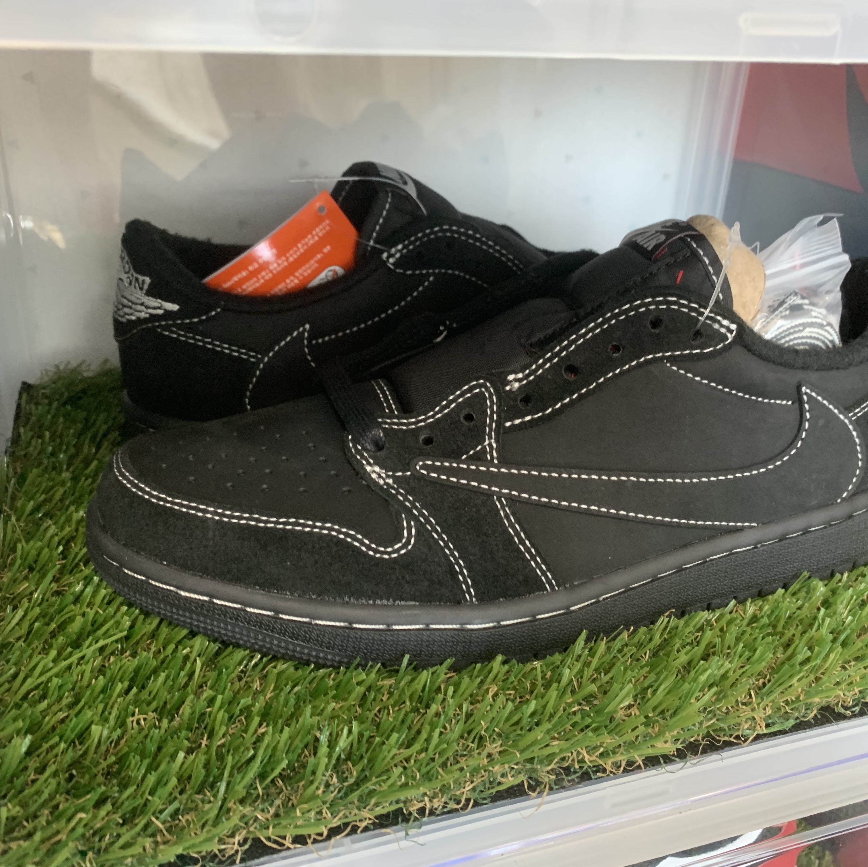Jordan 1 x Travis Scott Retro Low OG SP Black Phantom 착용 스타일 - 2