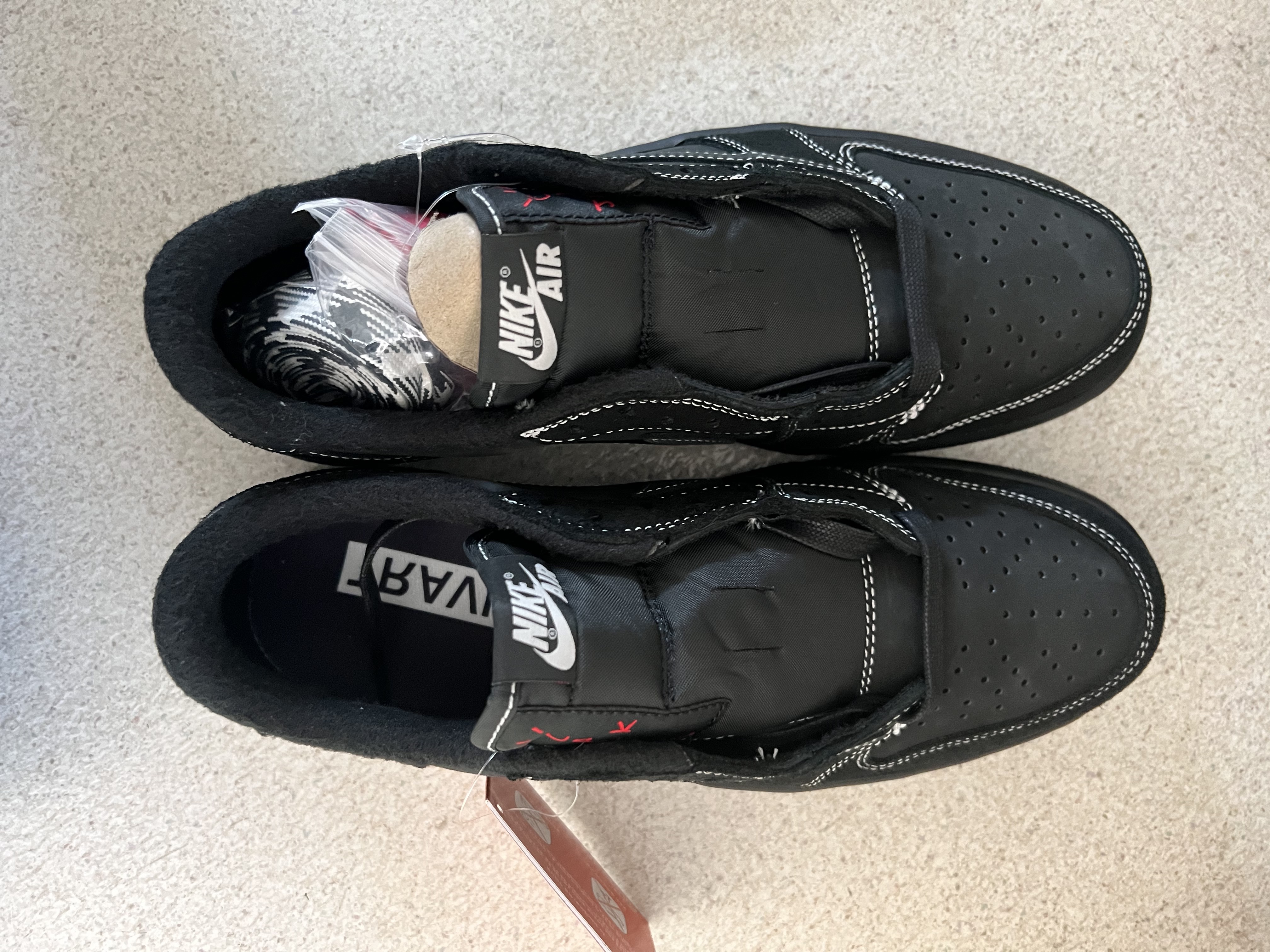 Jordan 1 x Travis Scott Retro Low OG SP Black Phantom 착용 스타일 - 1