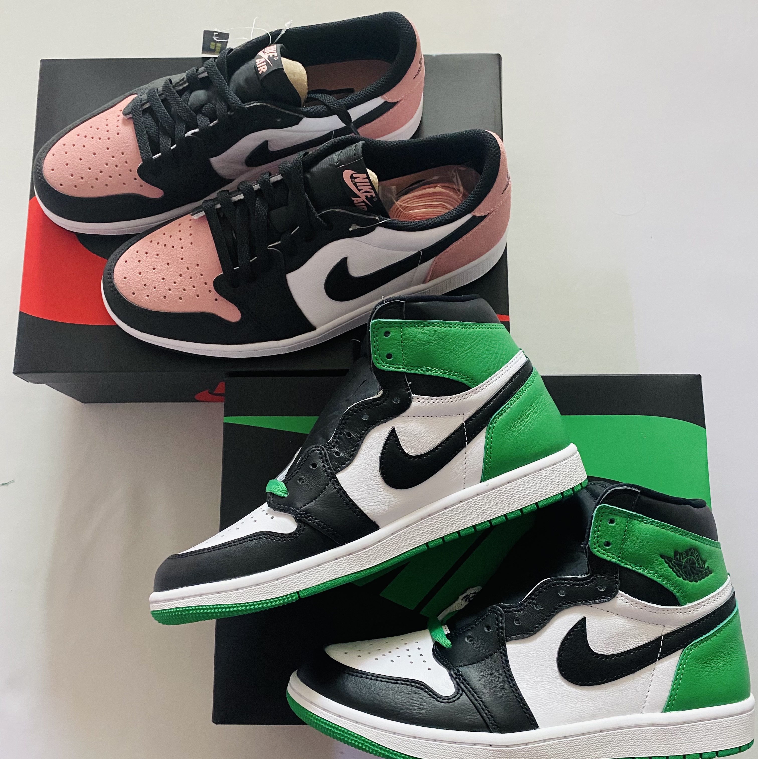 Jordan 1 Retro High OG Black and Lucky Green, Jordan 1 Retro Low OG Bleached Coral 착용 스타일
