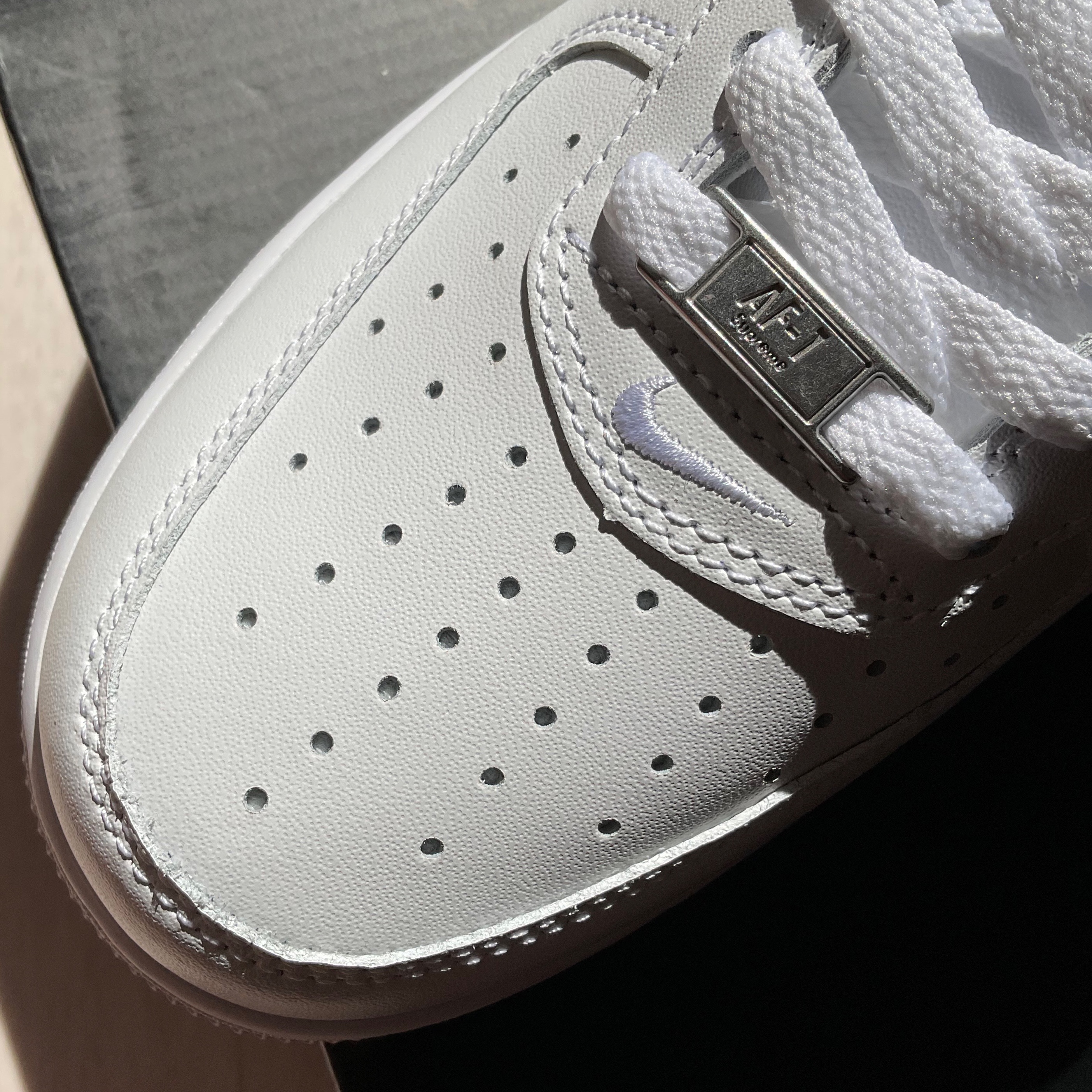 Nike x Supreme Air Force 1 Low White 착용 스타일 - 2