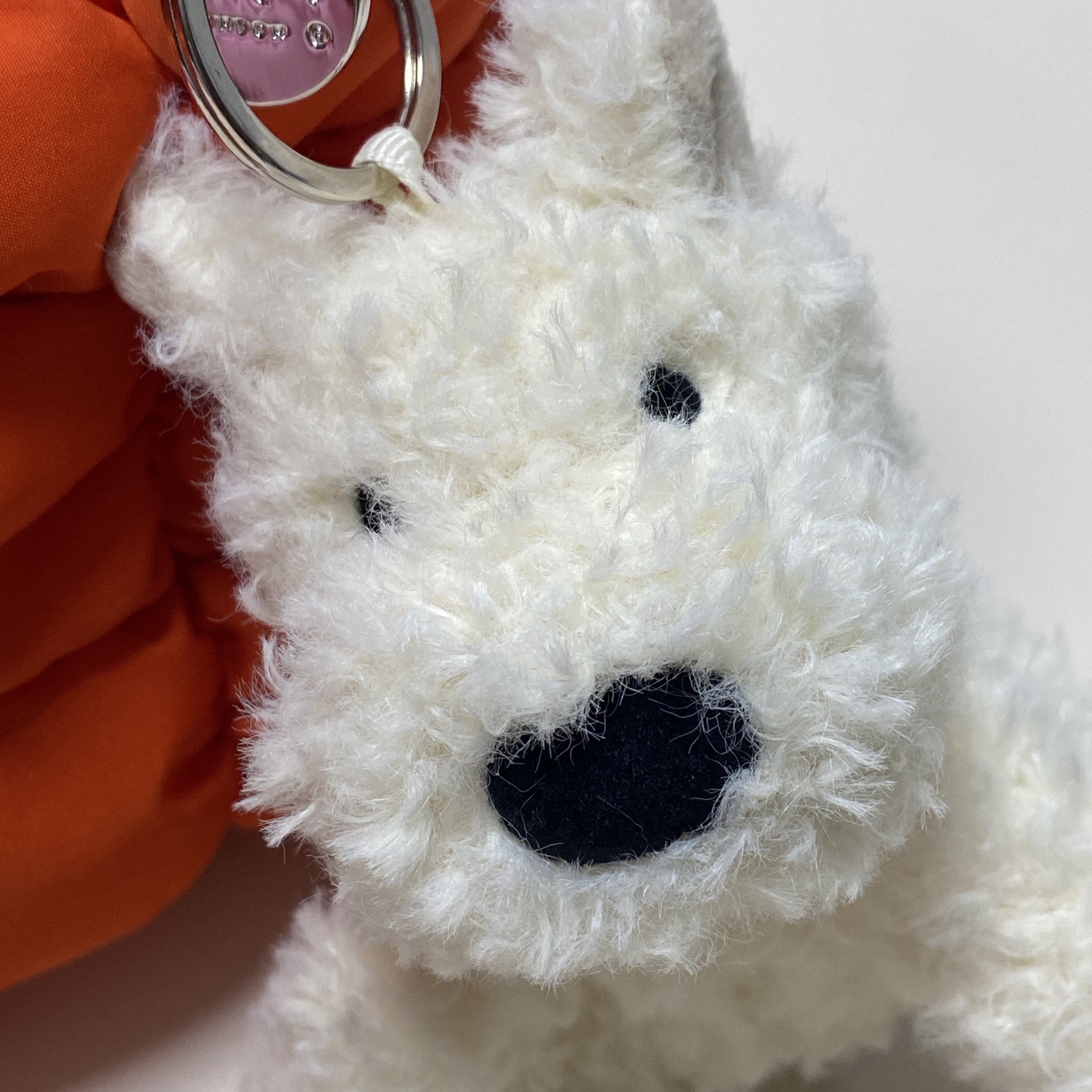Jellycat Munro Scottie Dog Bag Charm Cream, COS Quilted Micro Bag Orange 착용 스타일 - 2