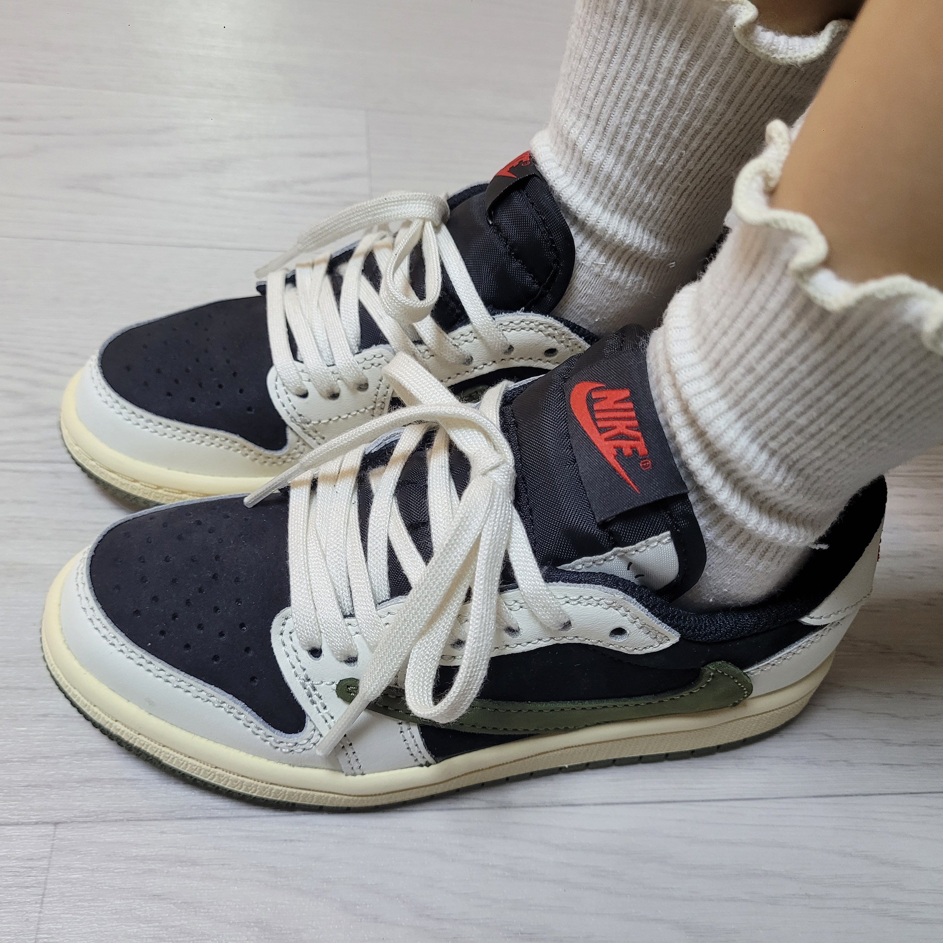 (PS) Jordan 1 x Travis Scott Retro Low OG SP Medium Olive 착용 스타일