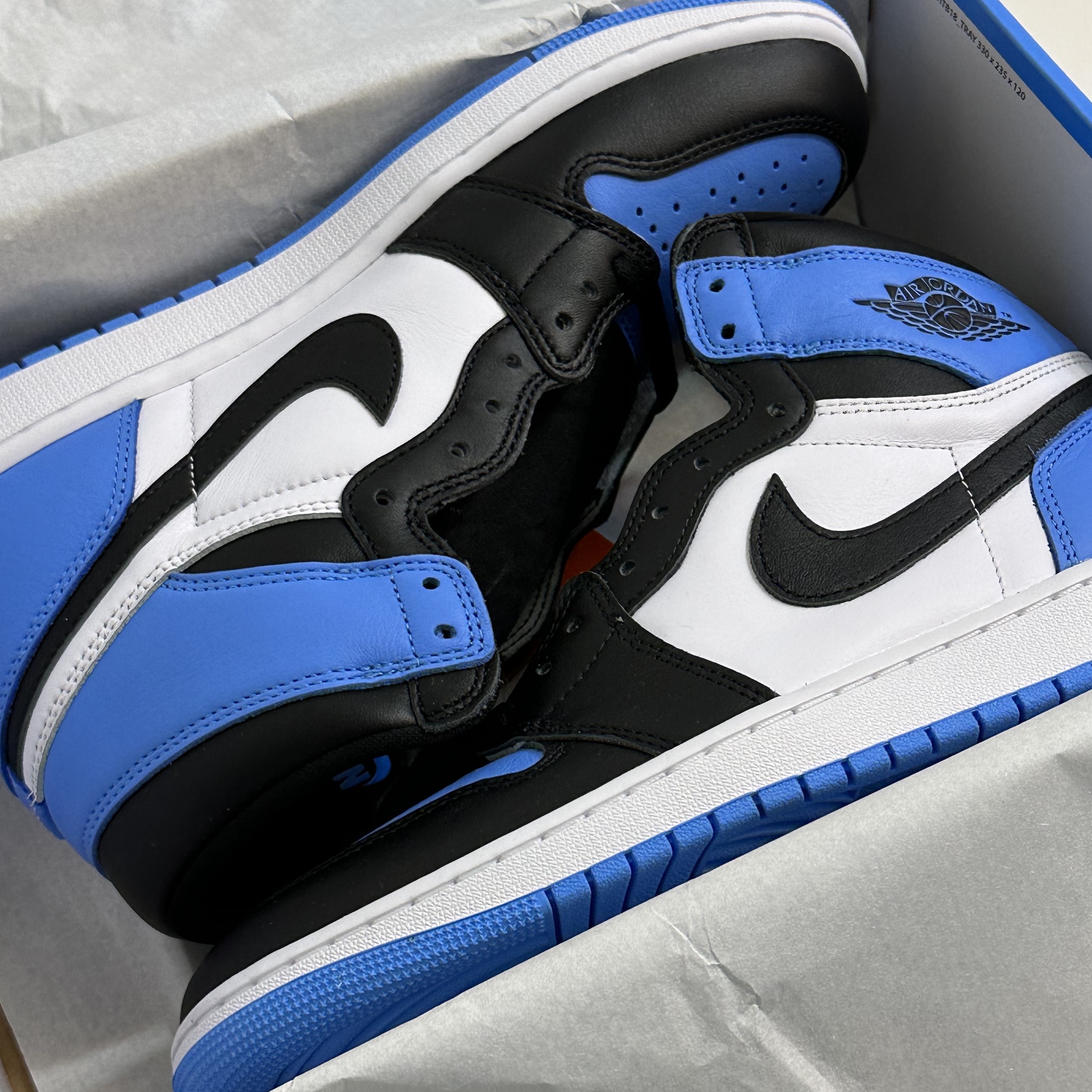 Jordan 1 Retro High OG University Blue 착용 스타일 - 2