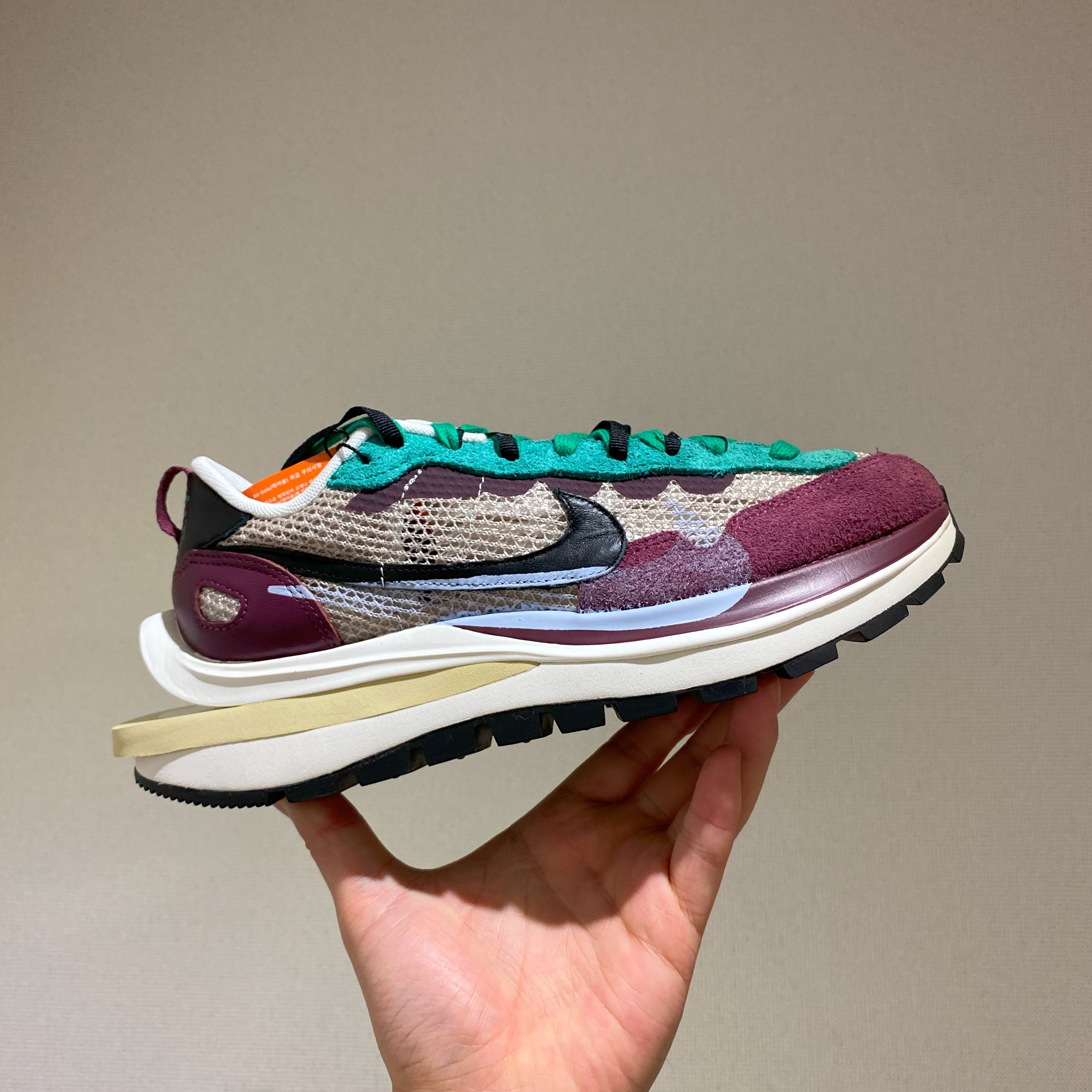 Nike x Sacai VaporWaffle String & Black Villain Red 착용 스타일
