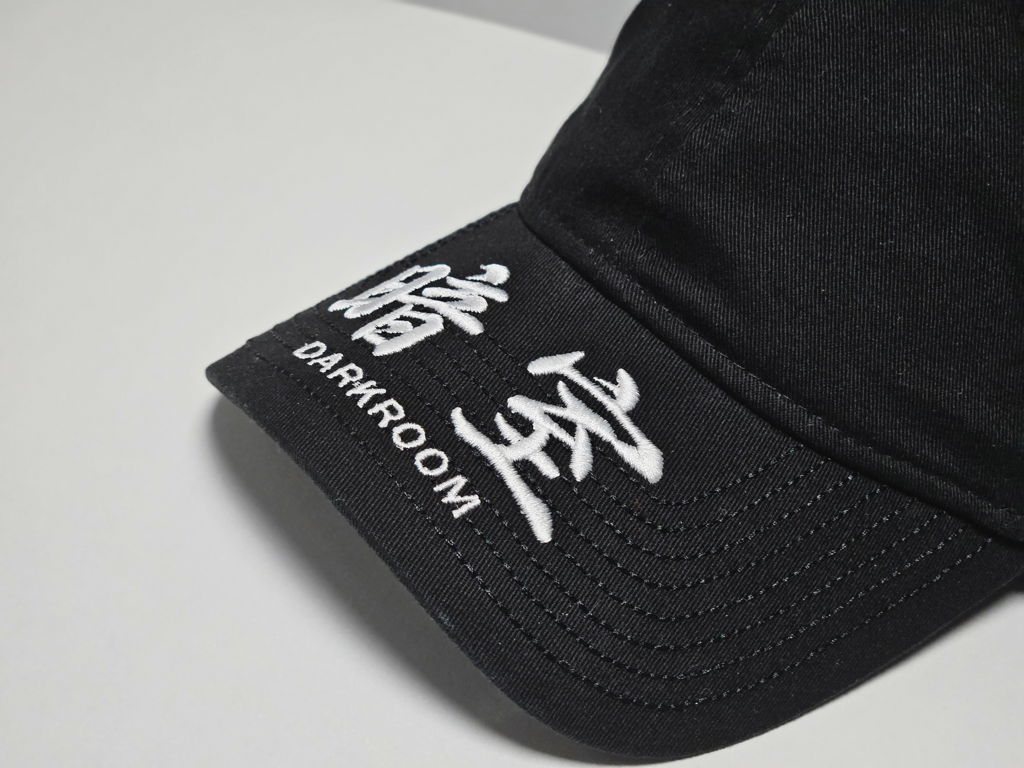 Darkr8m Studio x New Era Unstructured Ball Cap Black 착용 스타일 - 2