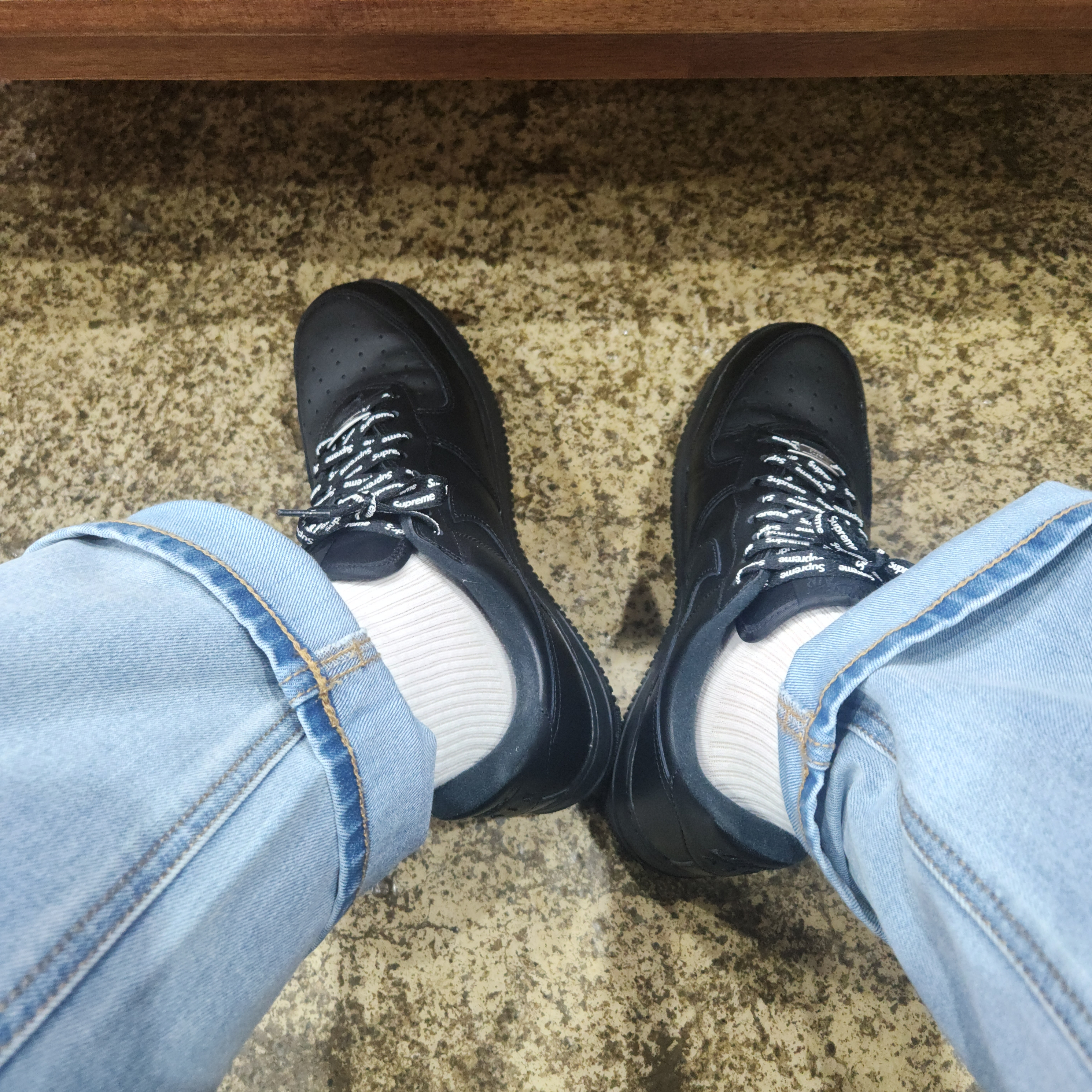 Nike x Supreme Air Force 1 Low Black 착용 스타일