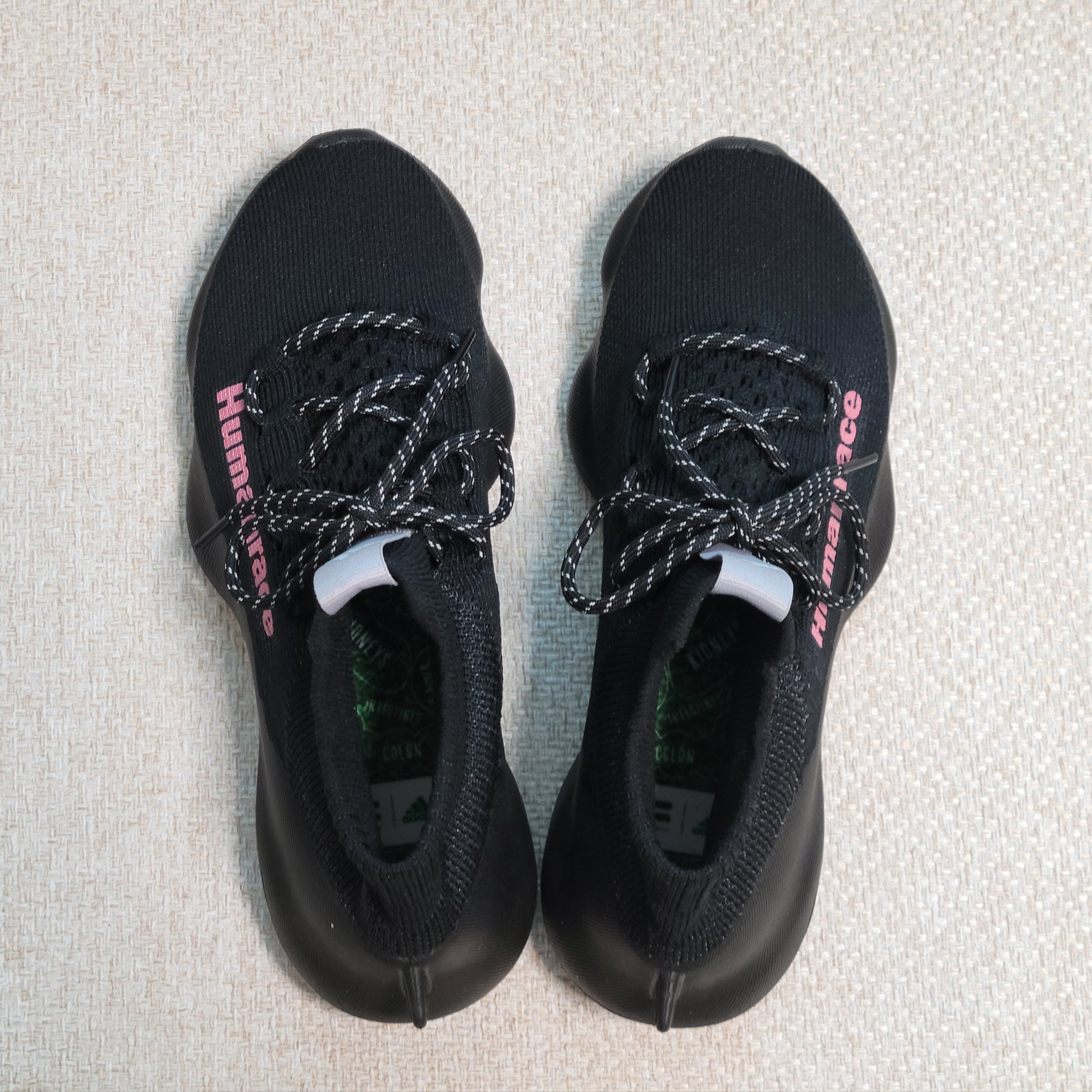 Adidas x Pharrell Williams Humanrace Sichona Black Pink 착용 스타일 - 1