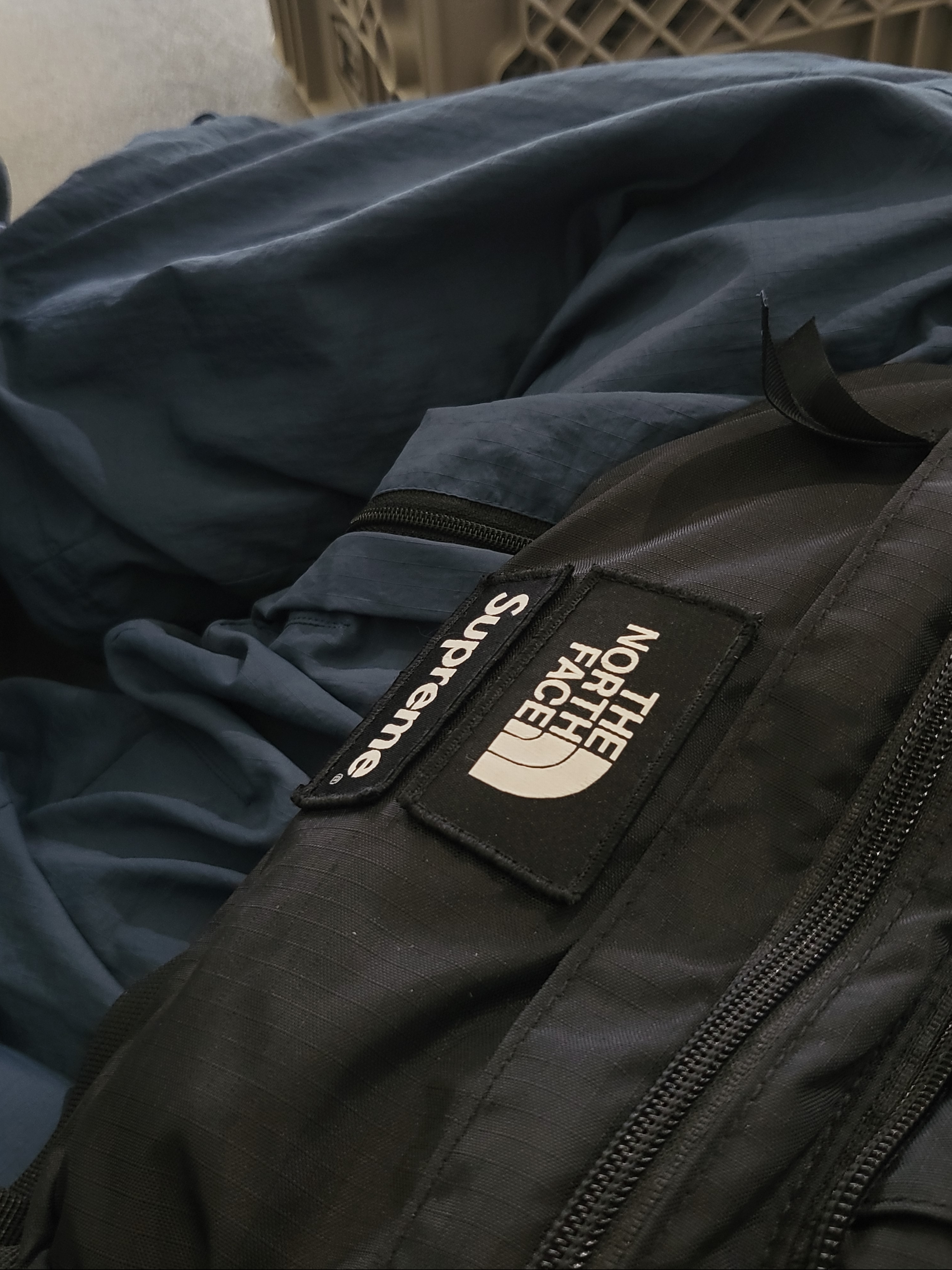Supreme x The North Face Trekking Convertible Backpack + Waist Bag Black - 22SS 착용 스타일