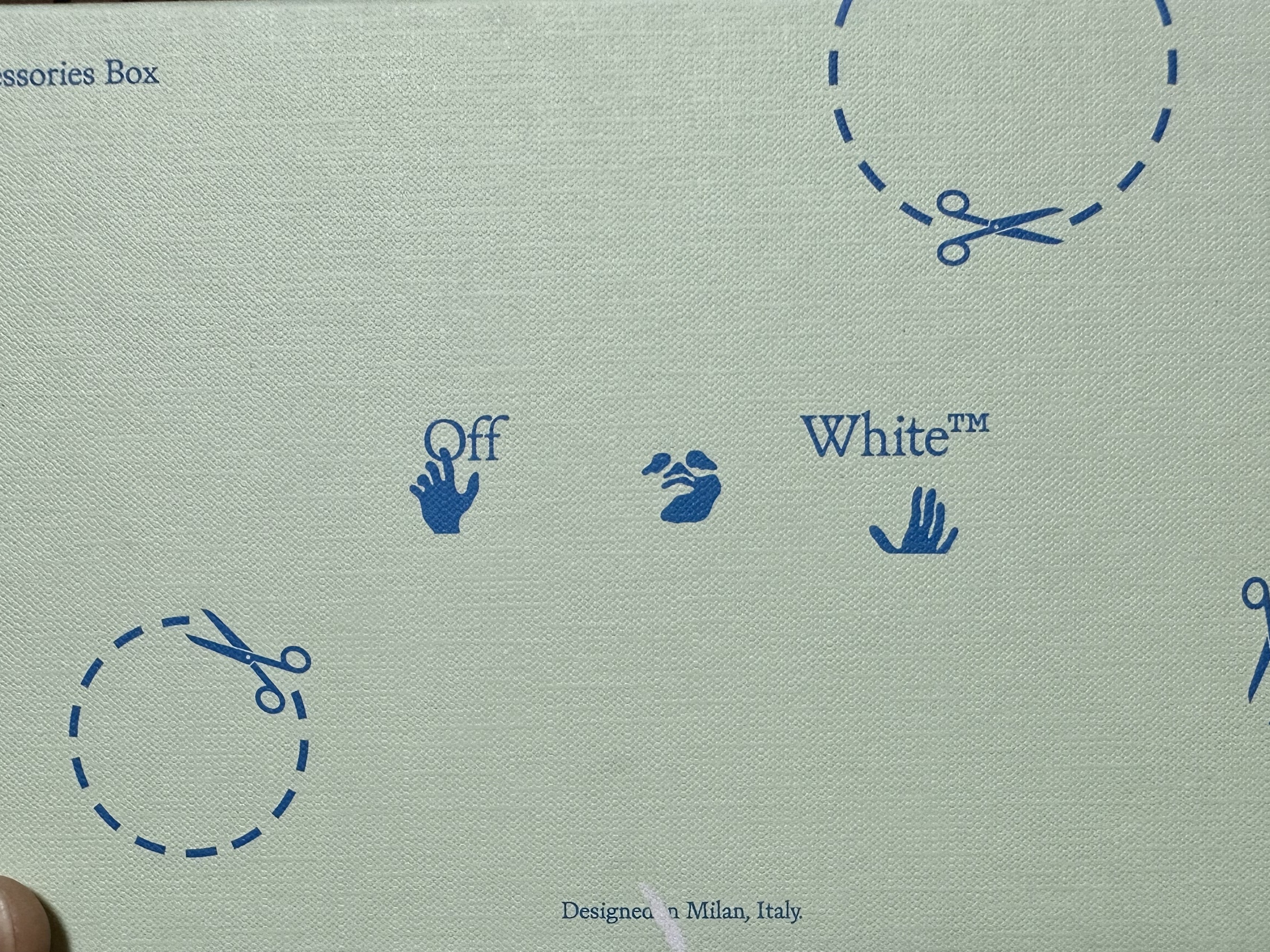 Off-White Binder Diag Saffiano Leather Card Case Black White, Off-White Binder Diag Saff Slim Wallet Black White 착용 스타일 - 1