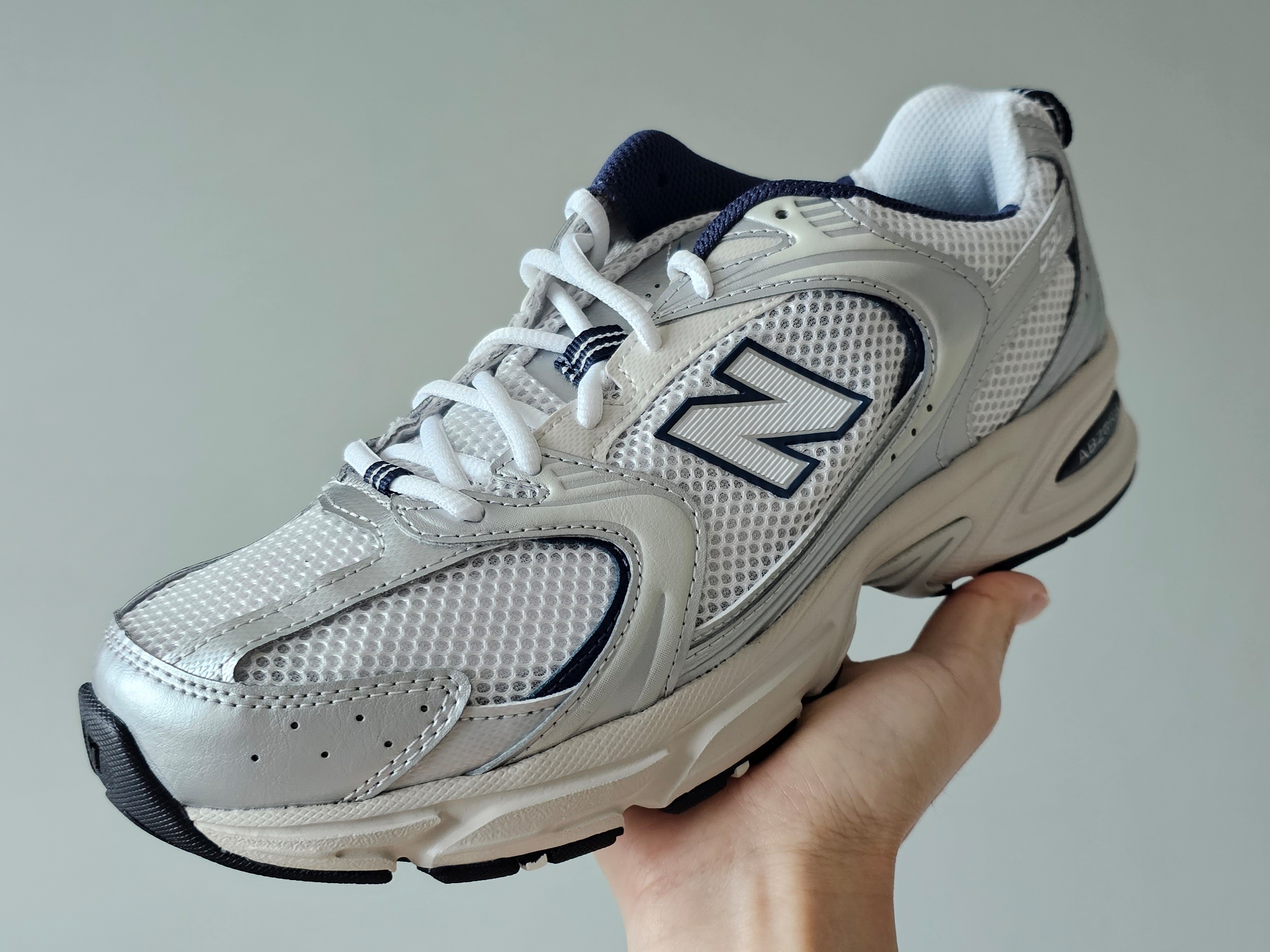 New Balance 530 Steel Grey 착용 스타일