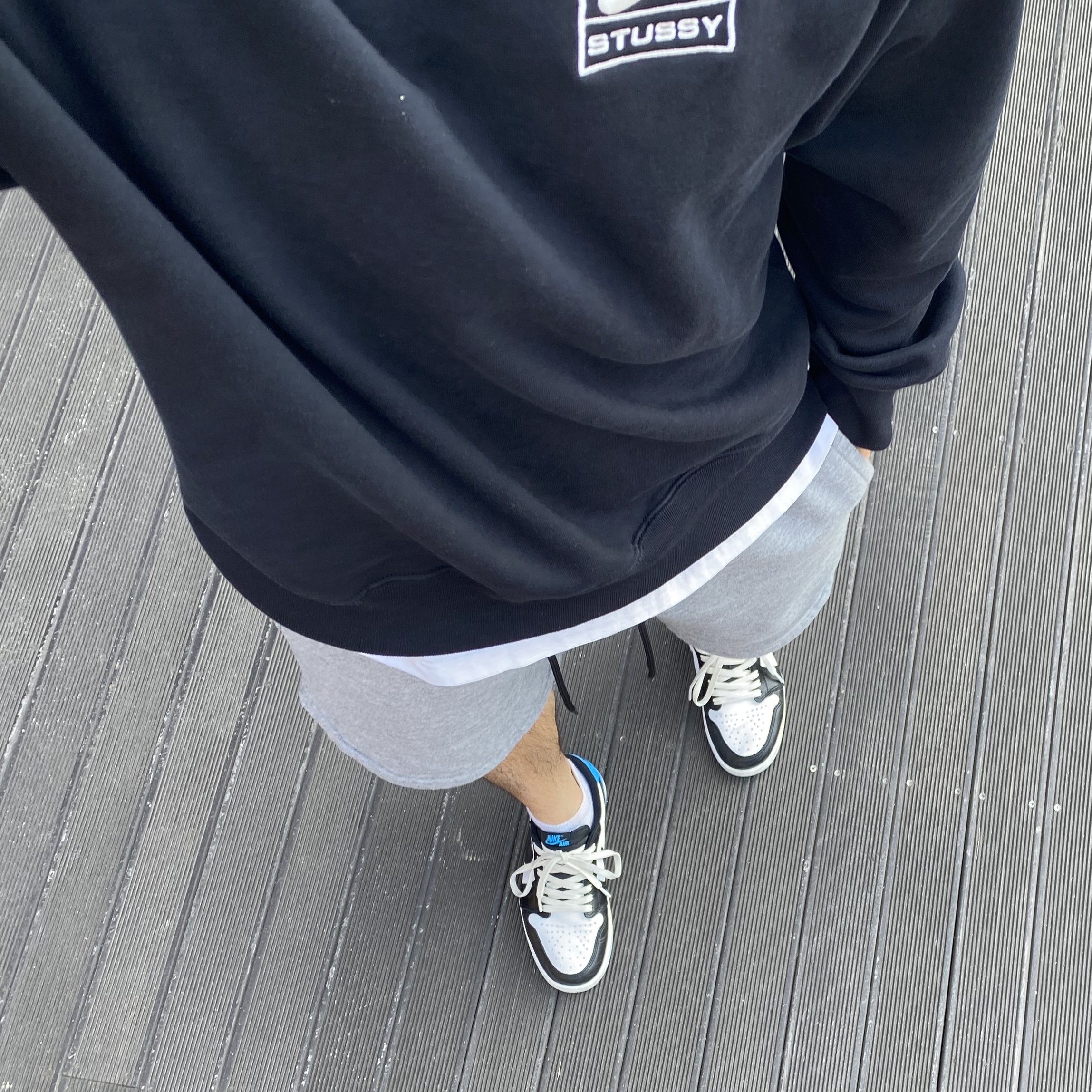 Jordan 1 Retro Low OG Black and Dark Powder Blue, Nike x Stussy NRG Washed Fleece Crewneck Black (DO5310-010) 착용 스타일
