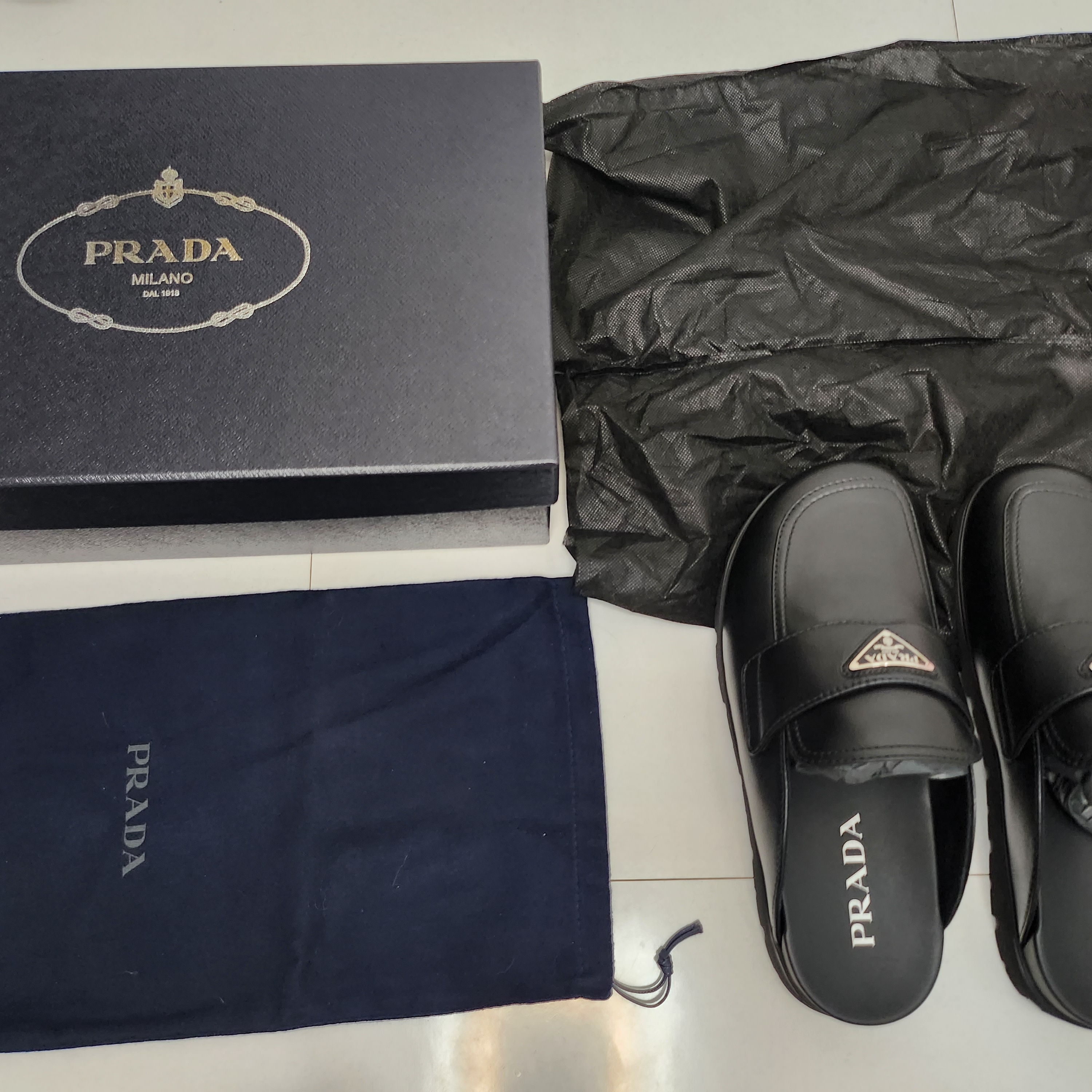 Prada Leather Sabots Black 착용 스타일