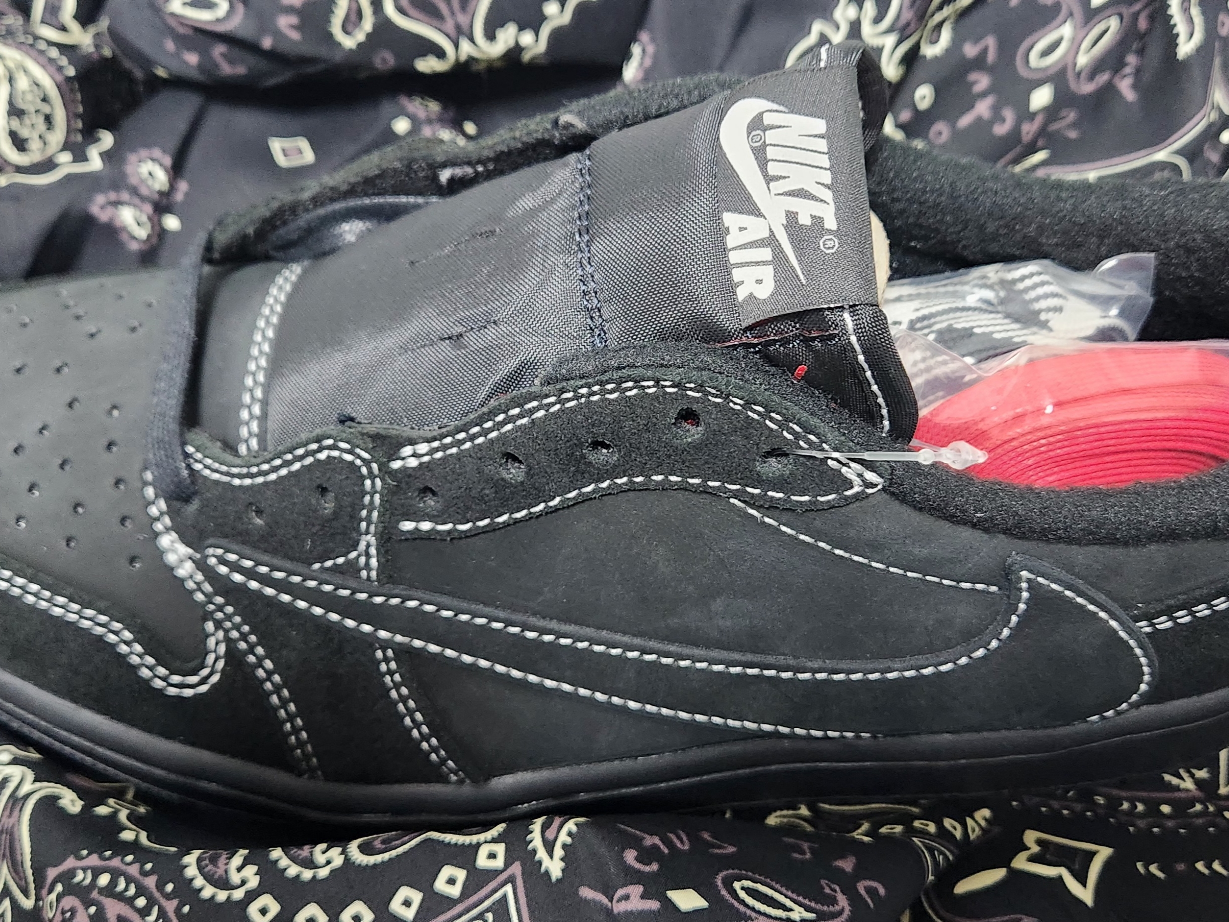 Jordan 1 x Travis Scott Retro Low OG SP Black Phantom 착용 스타일