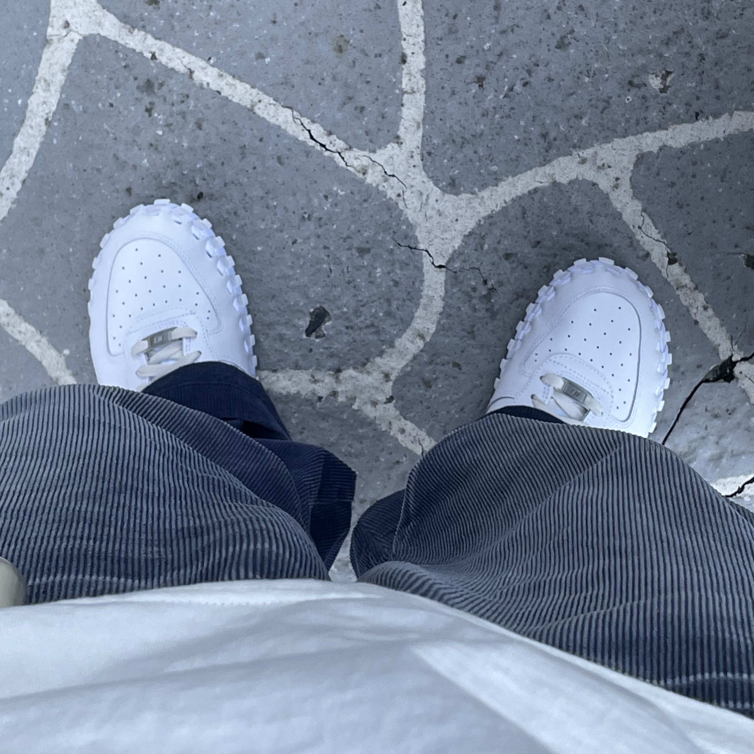 Nike x Jacquemus J Force 1 Low LX SP White 착용 스타일 - 1
