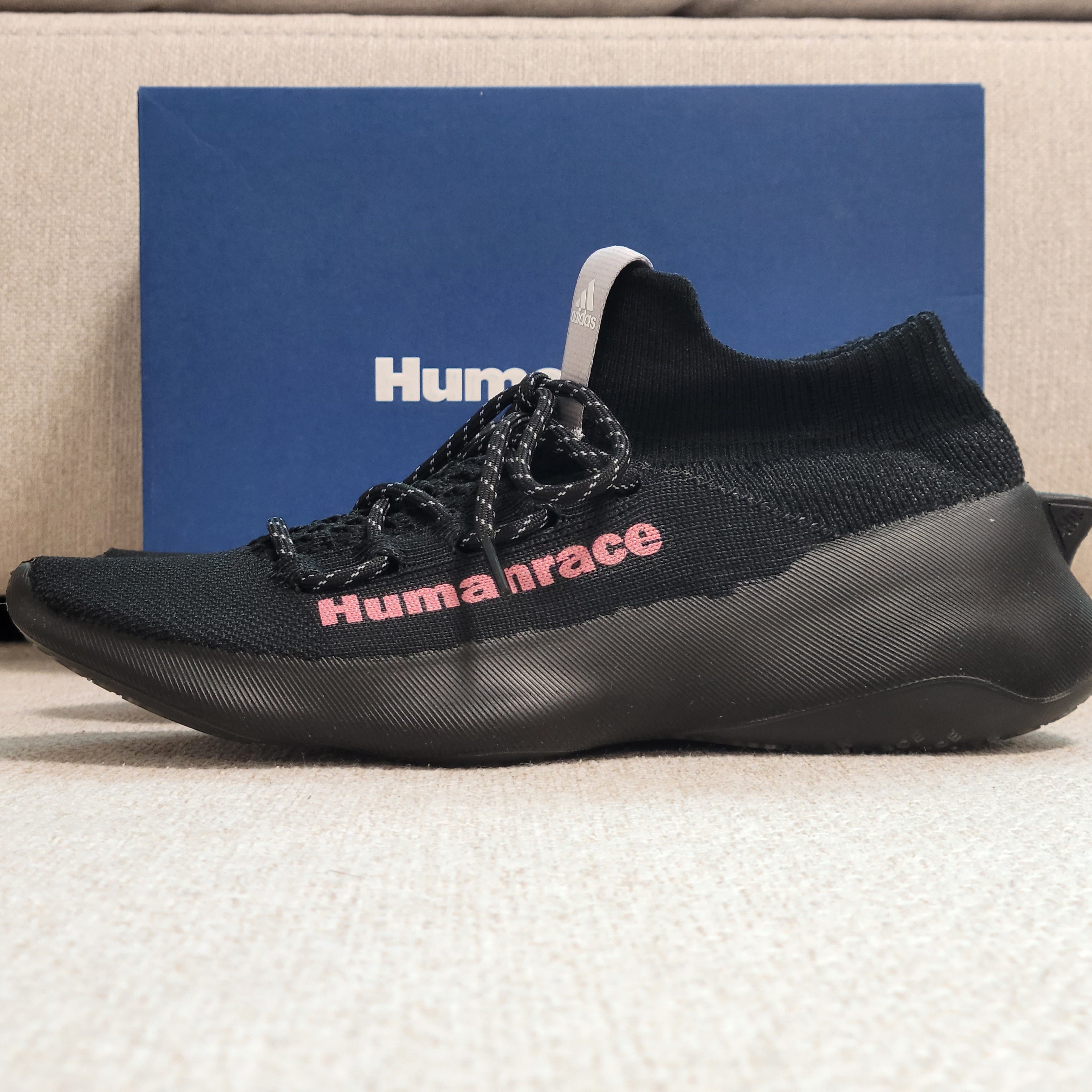 Adidas x Pharrell Williams Humanrace Sichona Black Pink 착용 스타일 - 2