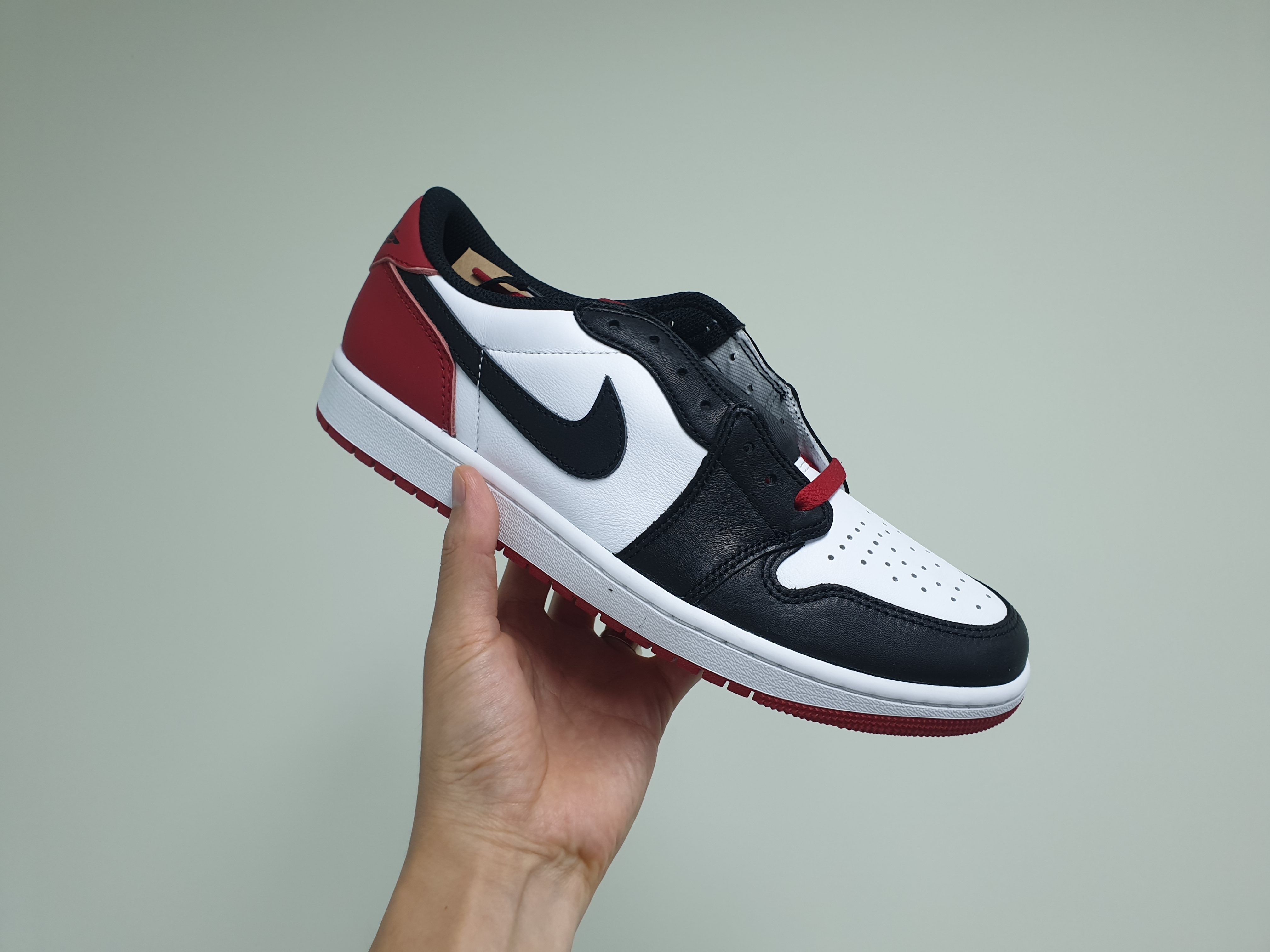 Jordan 1 Retro Low OG Black Toe 착용 스타일 - 1