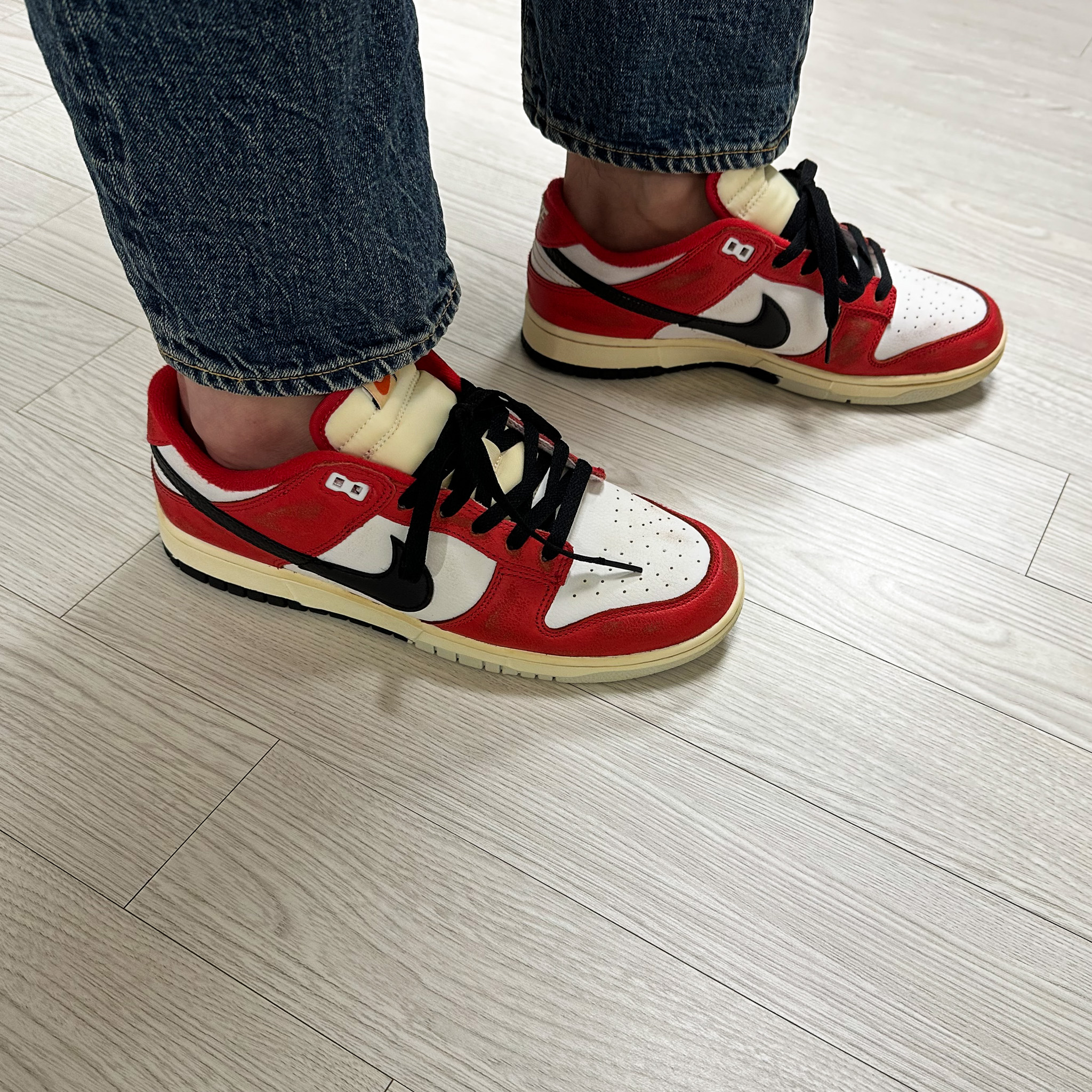 Nike Dunk Low Retro PRM University Red Black 착용 스타일 - 1