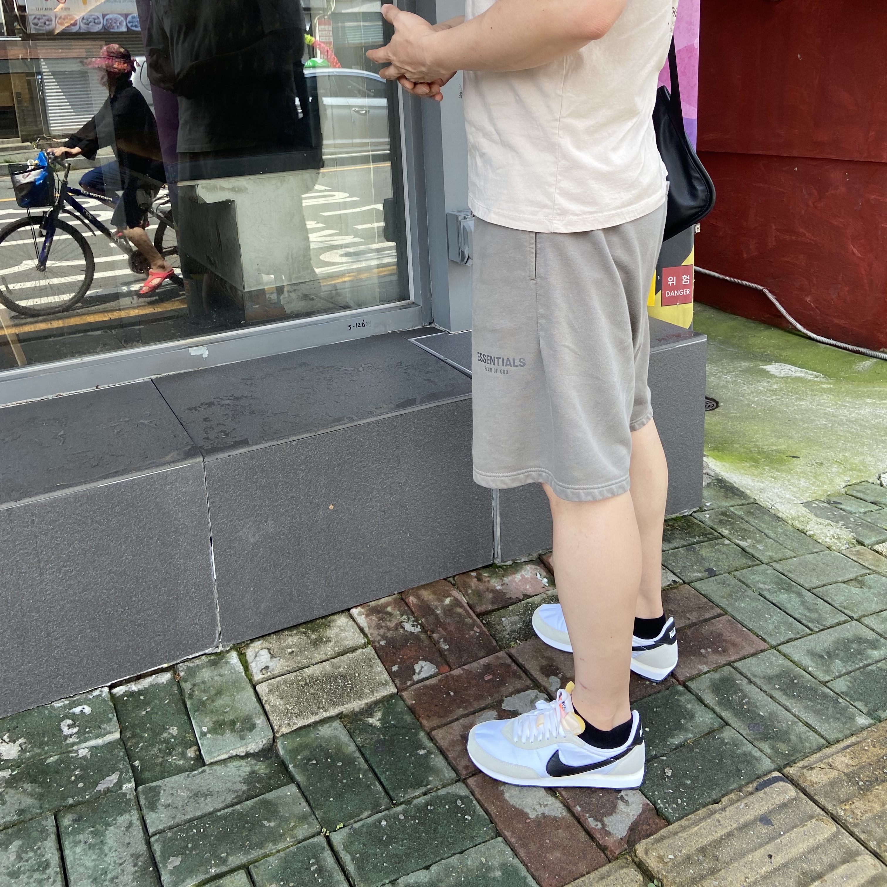 Nike Waffle Trainer 2 Black Sail 착용 스타일