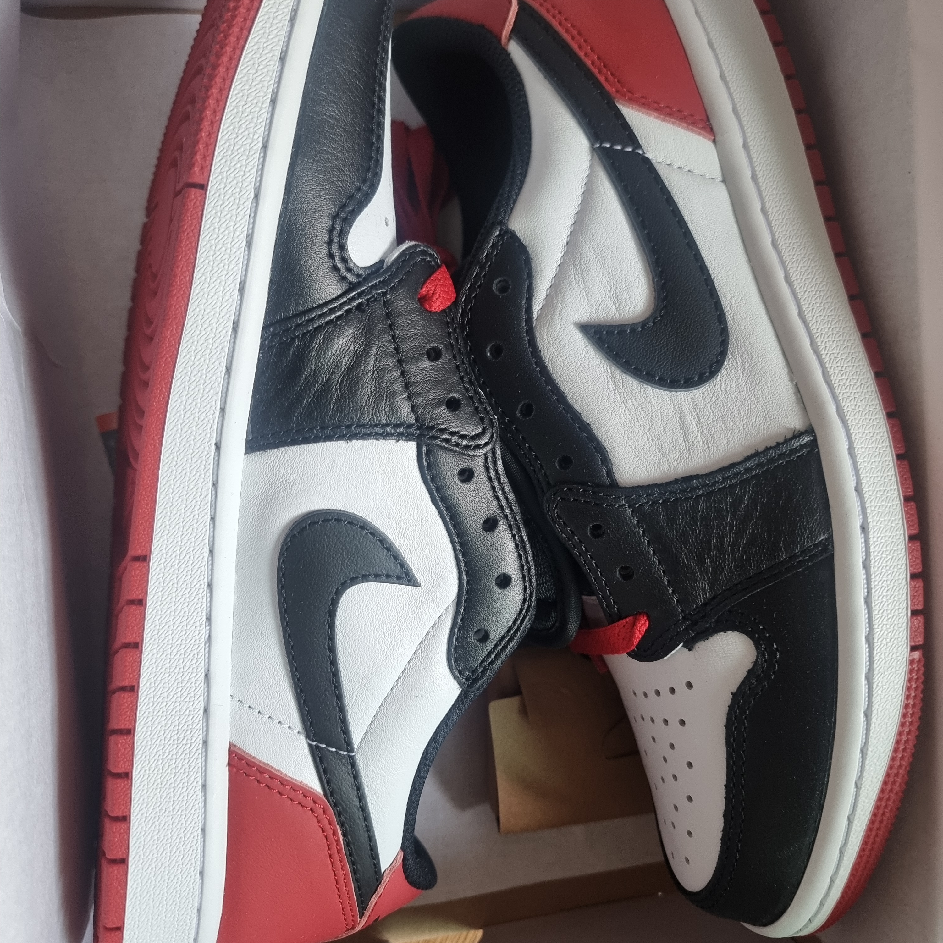Jordan 1 Retro Low OG Black Toe 착용 스타일 - 3