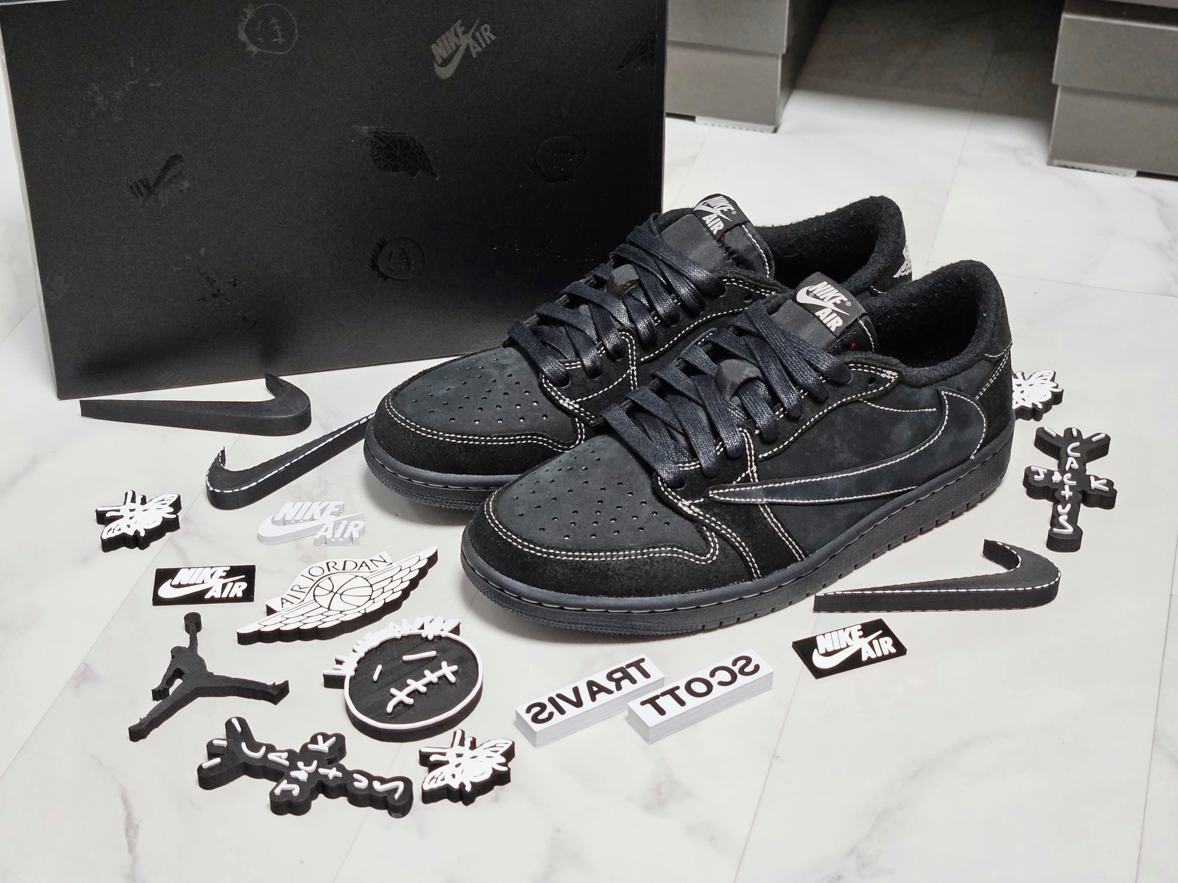 Jordan 1 x Travis Scott Retro Low OG SP Black Phantom 착용 스타일 - 1