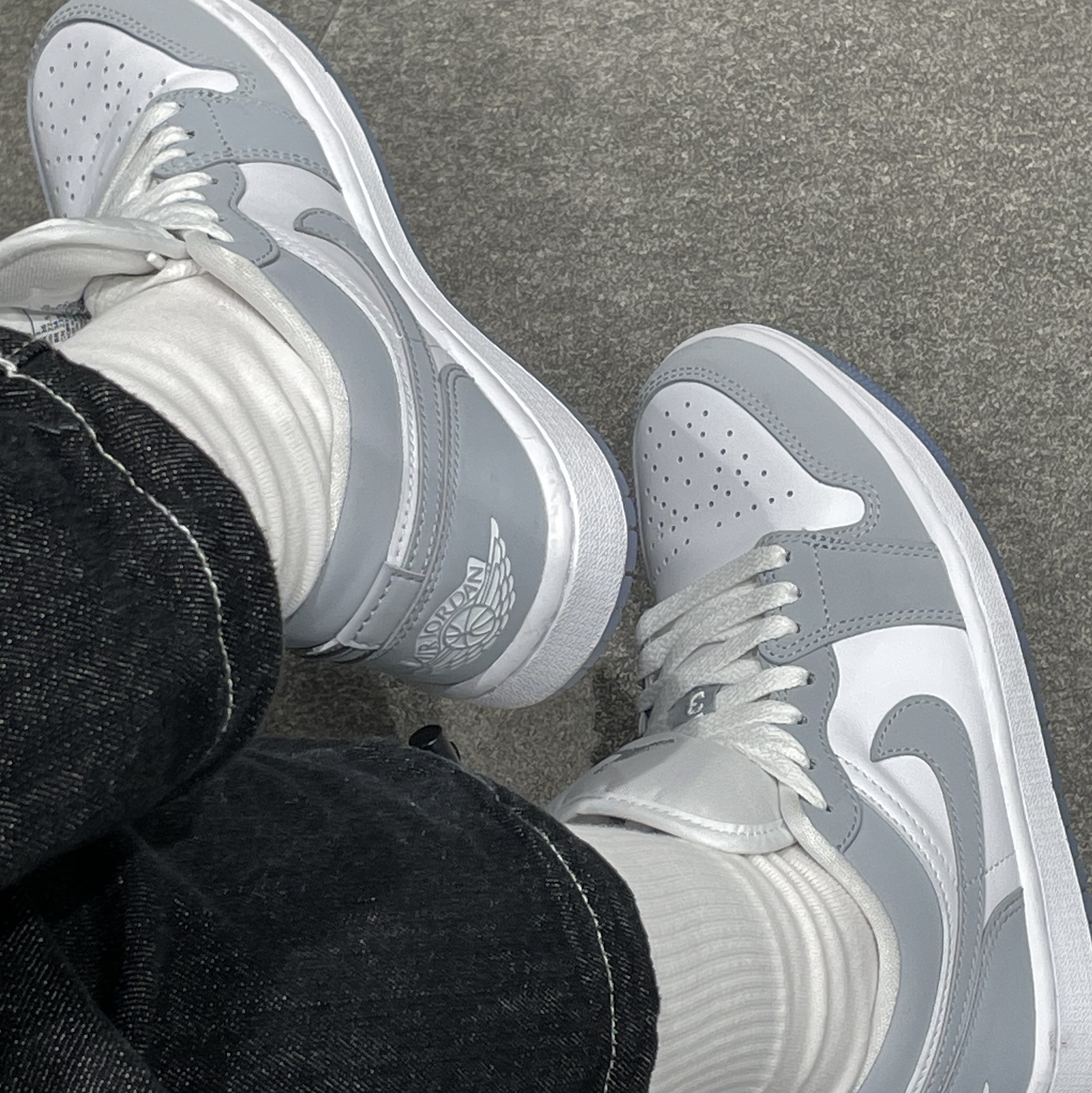 (W) Jordan 1 Low White Wolf Grey 착용 스타일 - 2
