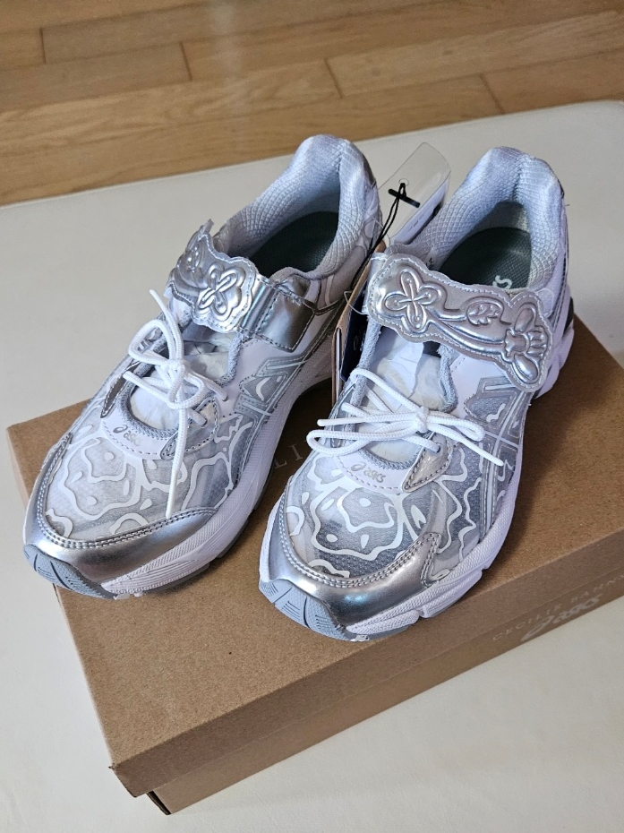 Asics x Cecilie Bahnsen GT-2160 White 착용 스타일 - 2