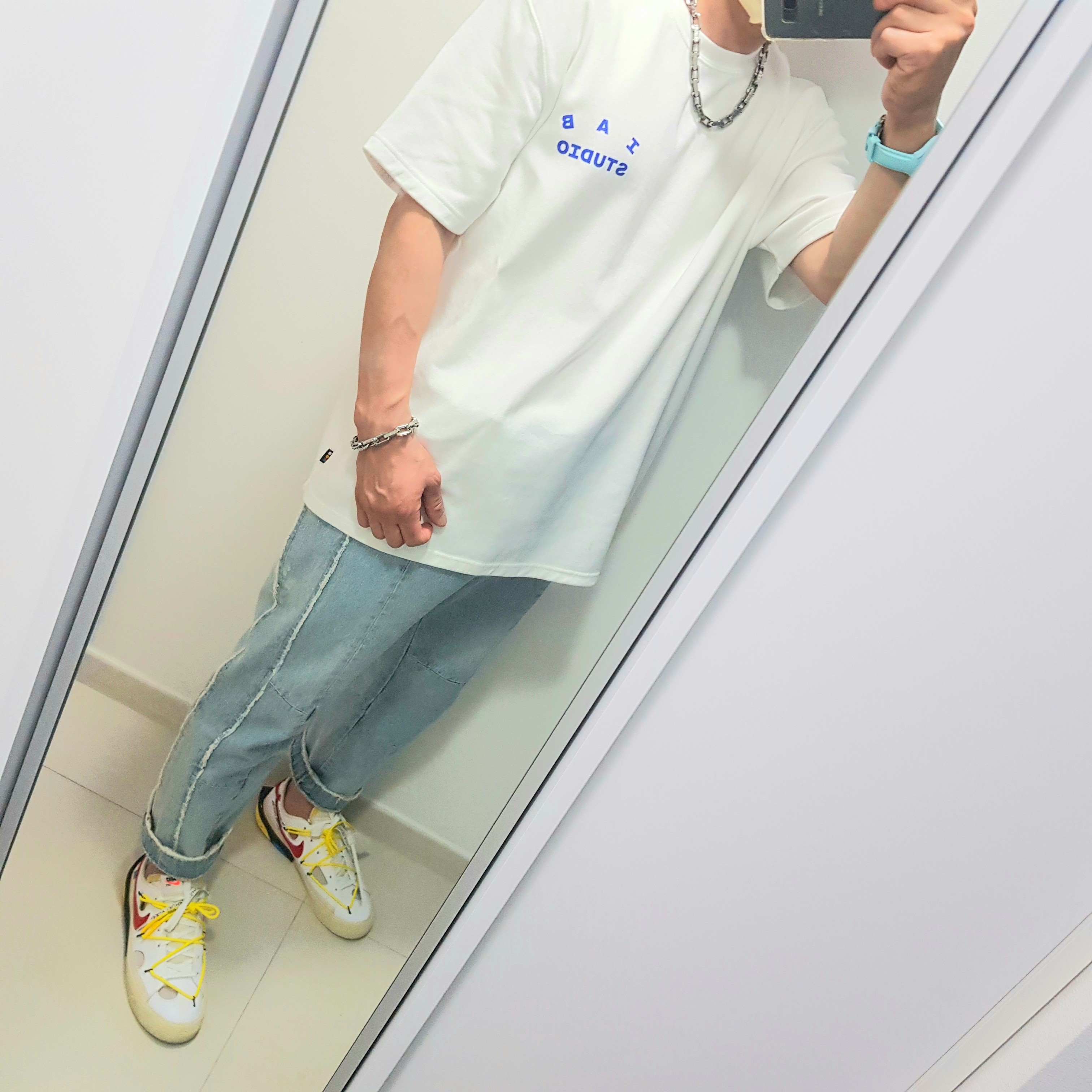 IAB Studio 10th Anniversary T-Shirts Pack White & Black (2 Pack), Nike x Off-White Blazer Low '77 White and University Red 착용 스타일 - 2