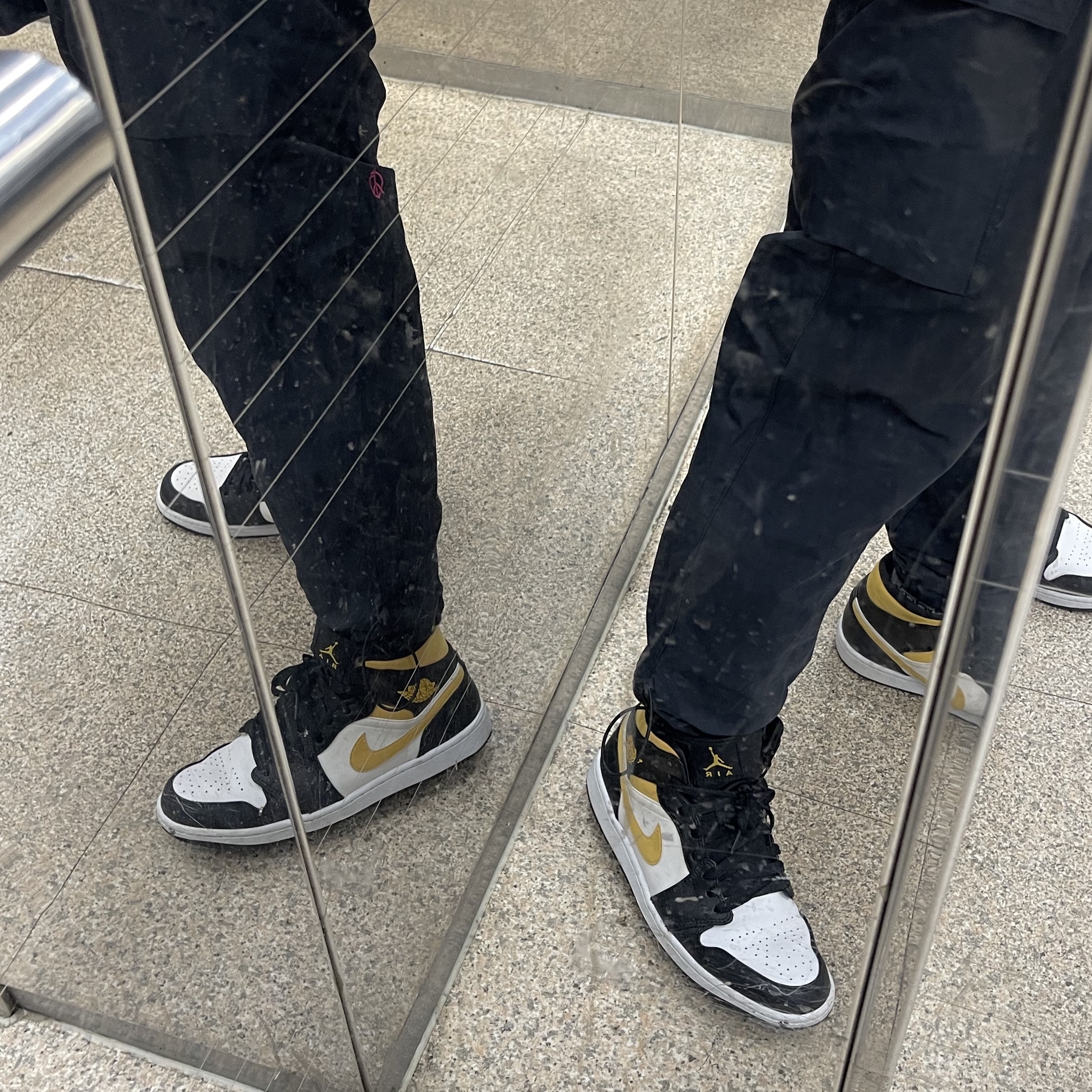 Jordan 1 Mid Pollen 착용 스타일