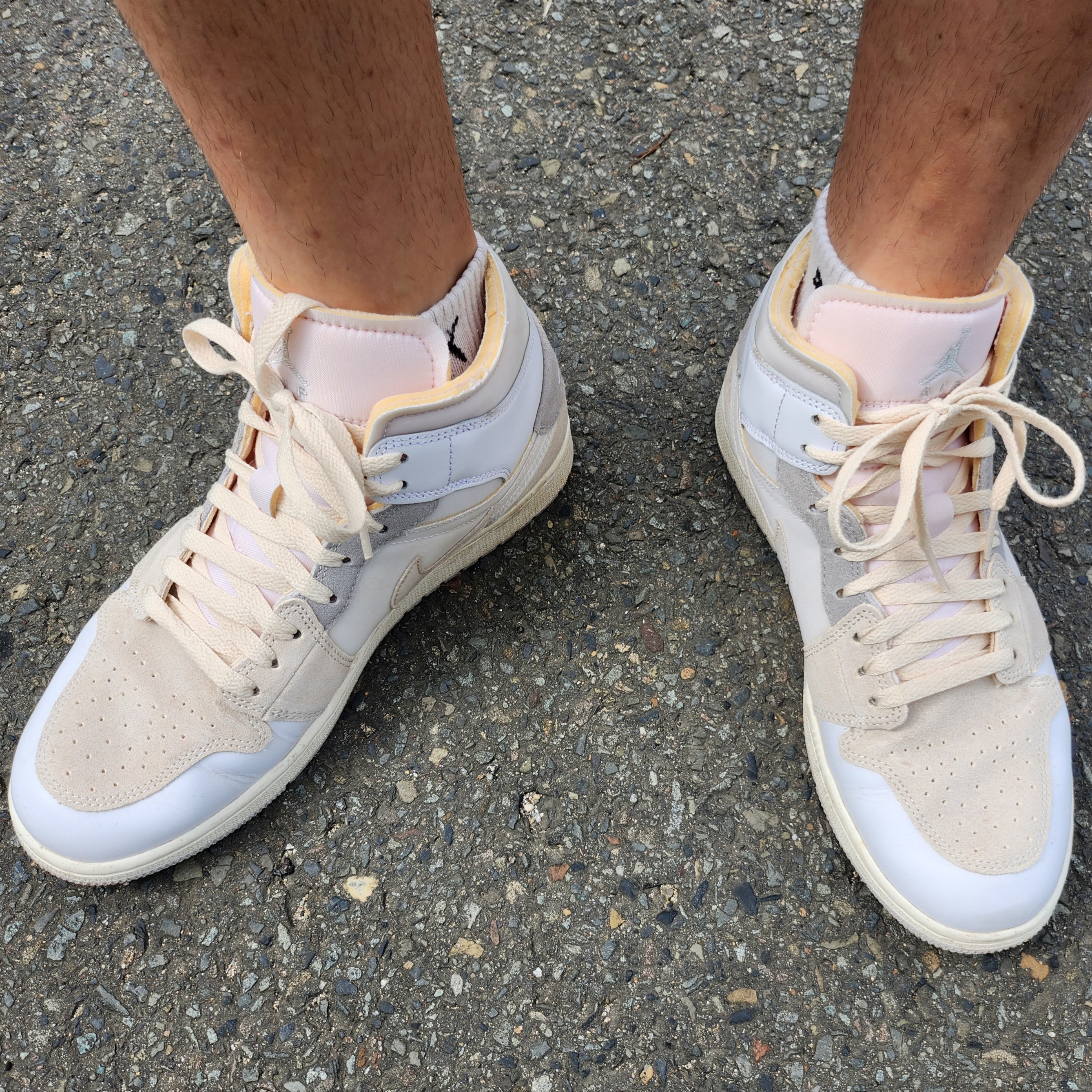 Jordan 1 Mid SE Craft White and Phantom 착용 스타일