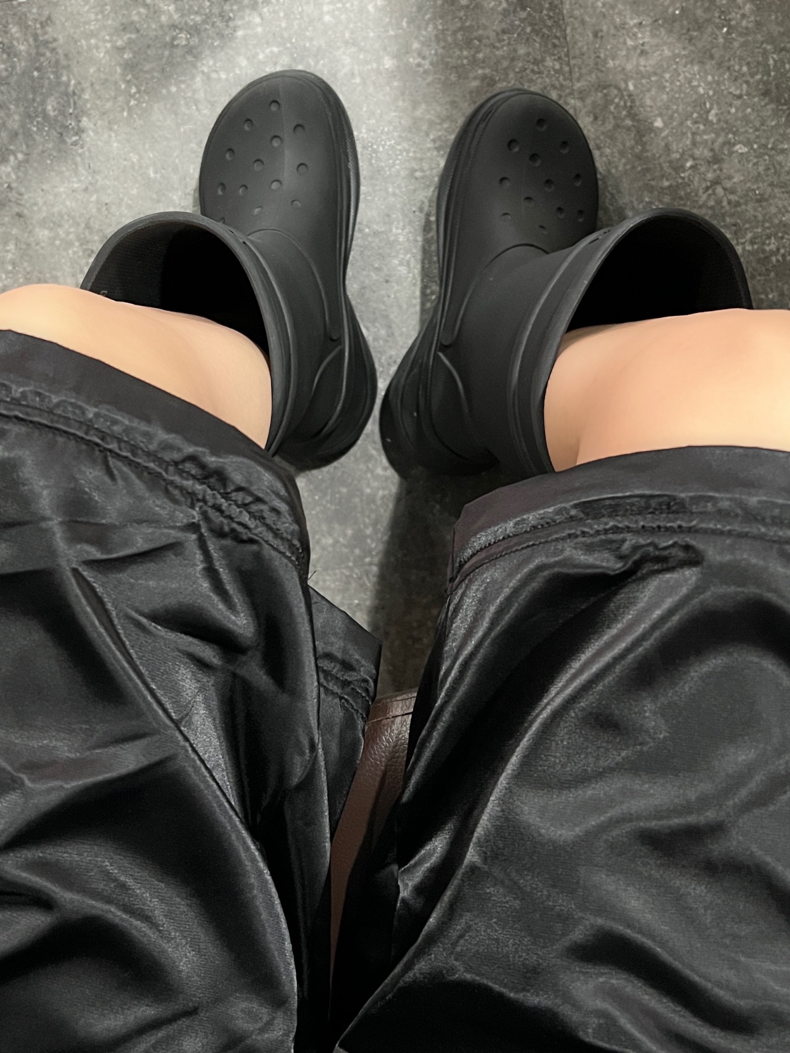 (W) Balenciaga x Crocs Rubber Boot Black, Balenciaga x Crocs Rubber Boot Black 착용 스타일 - 4