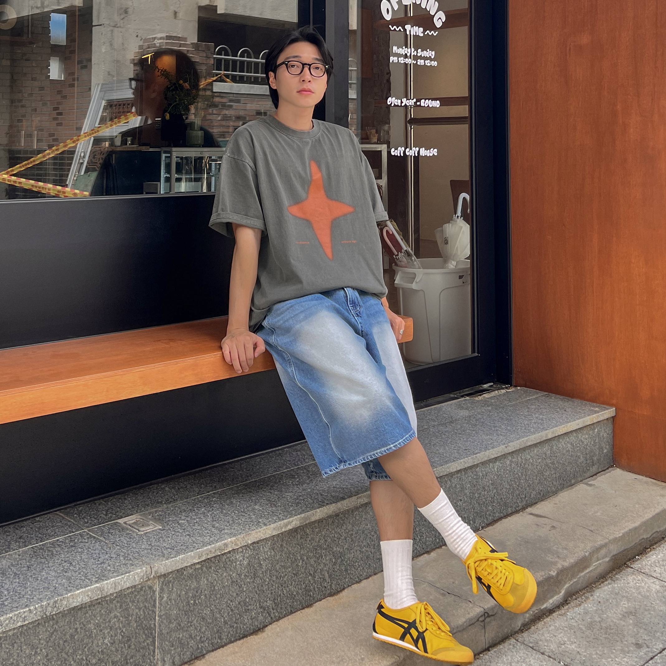 Onitsuka Tiger Mexico 66 Yellow Black 착용 스타일 - 3