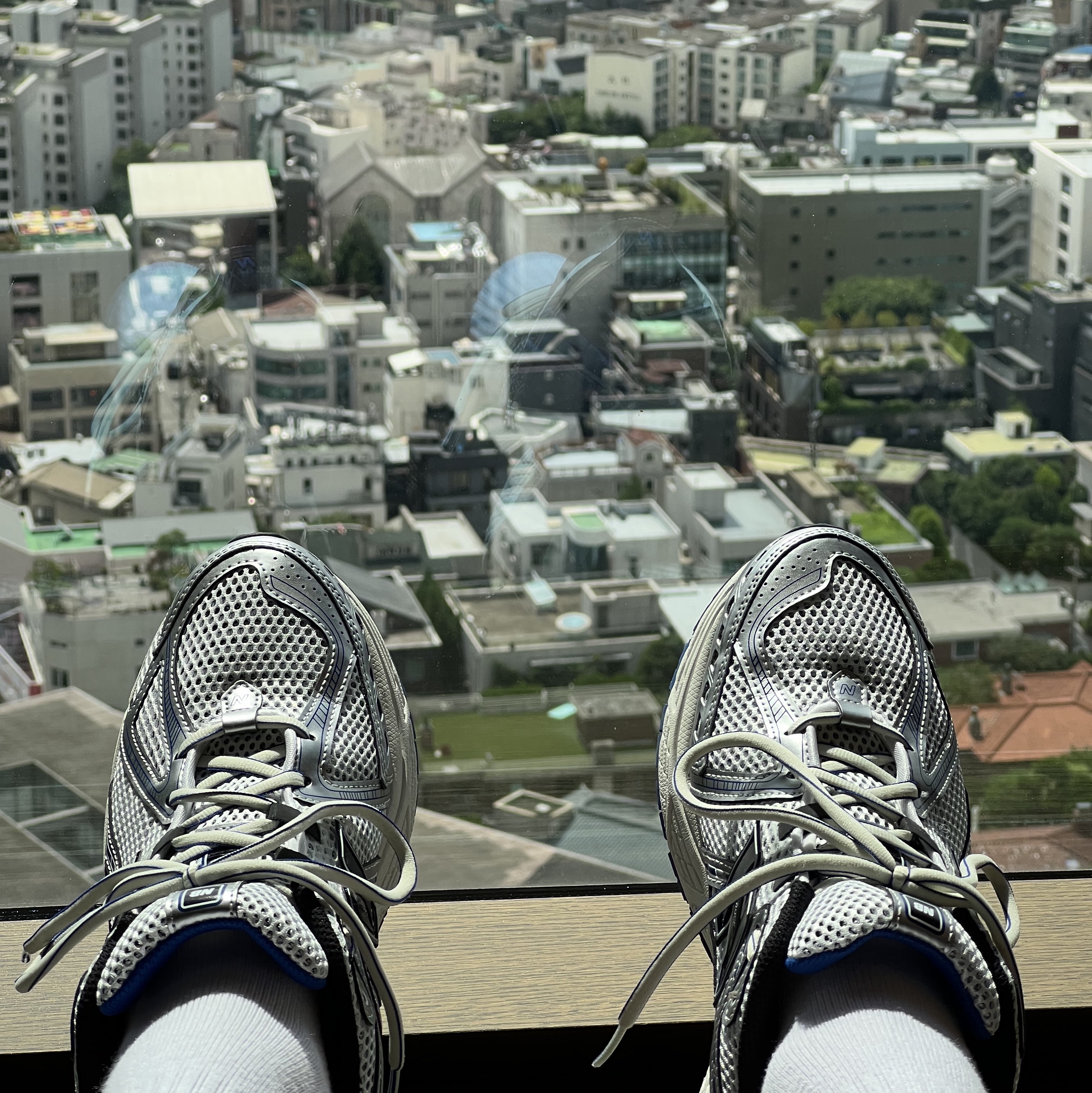 New Balance 1906R Silver Metallic 착용 스타일 - 2