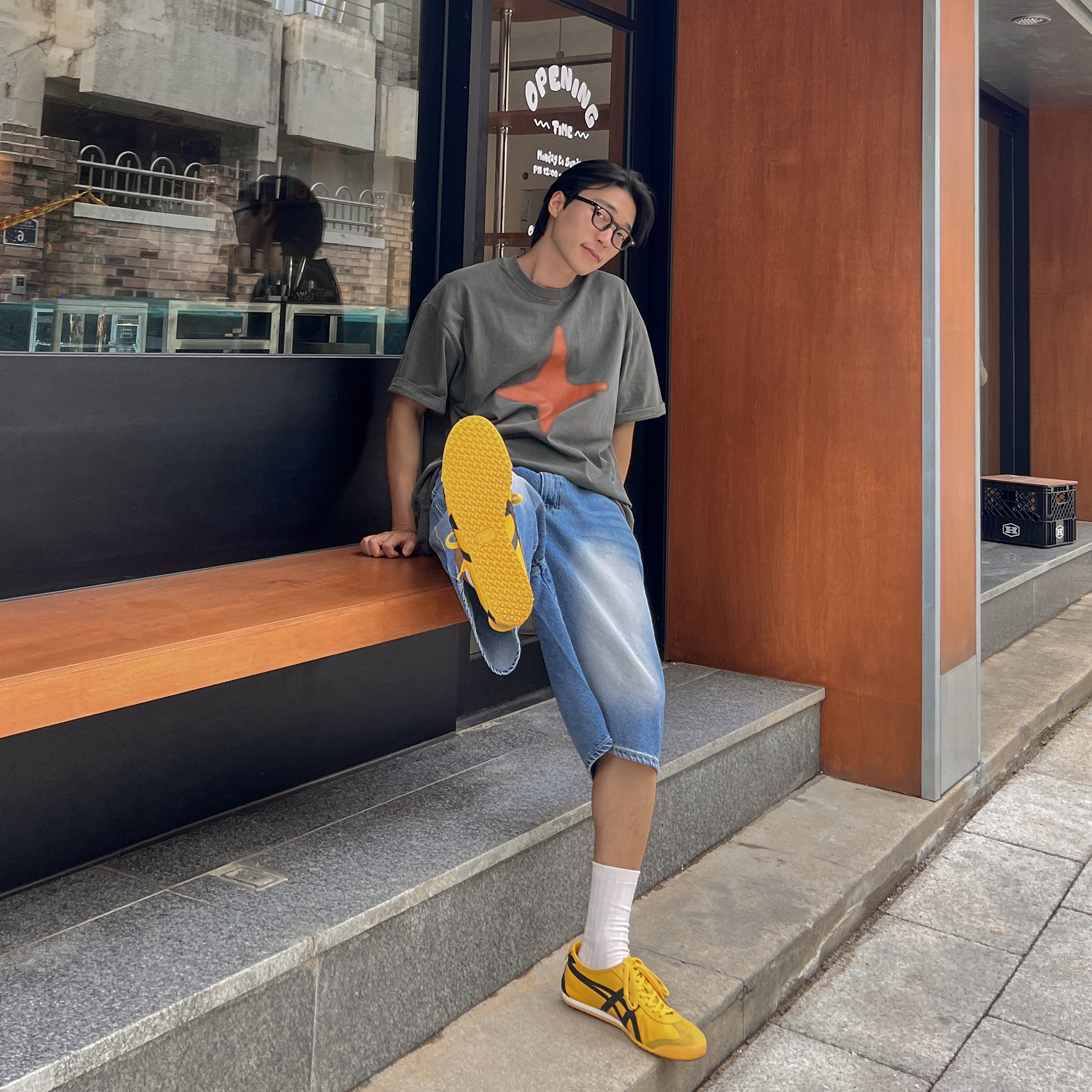 Onitsuka Tiger Mexico 66 Yellow Black 착용 스타일 - 2