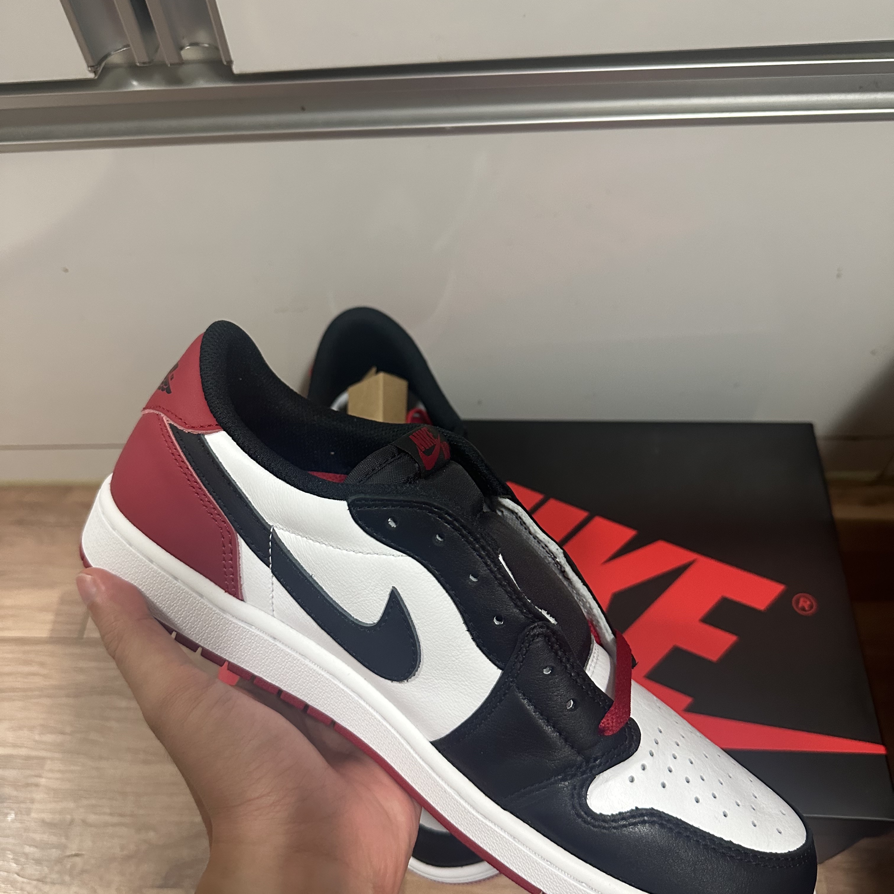 Jordan 1 Retro Low OG Black Toe 착용 스타일 - 1