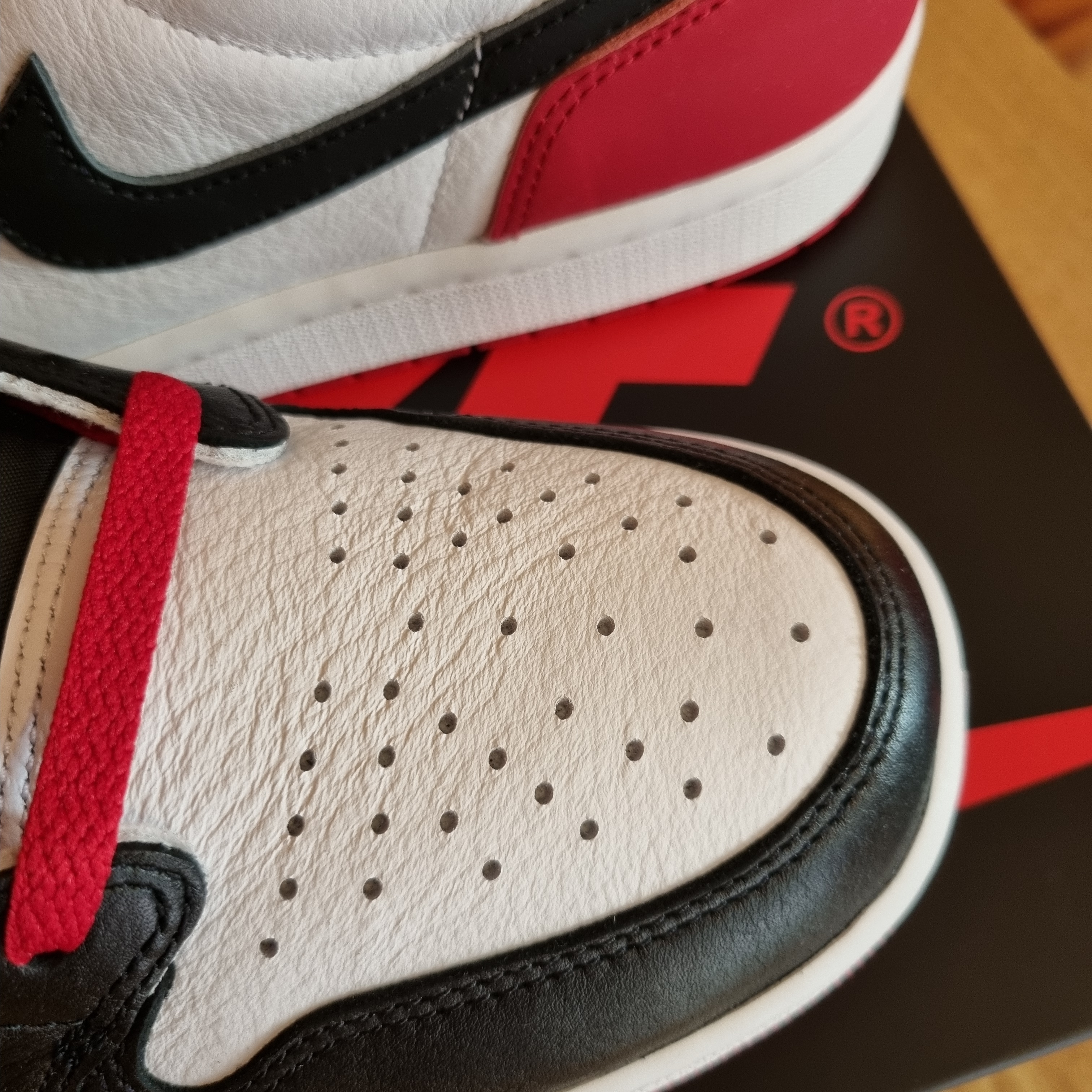 Jordan 1 Retro Low OG Black Toe 착용 스타일 - 2